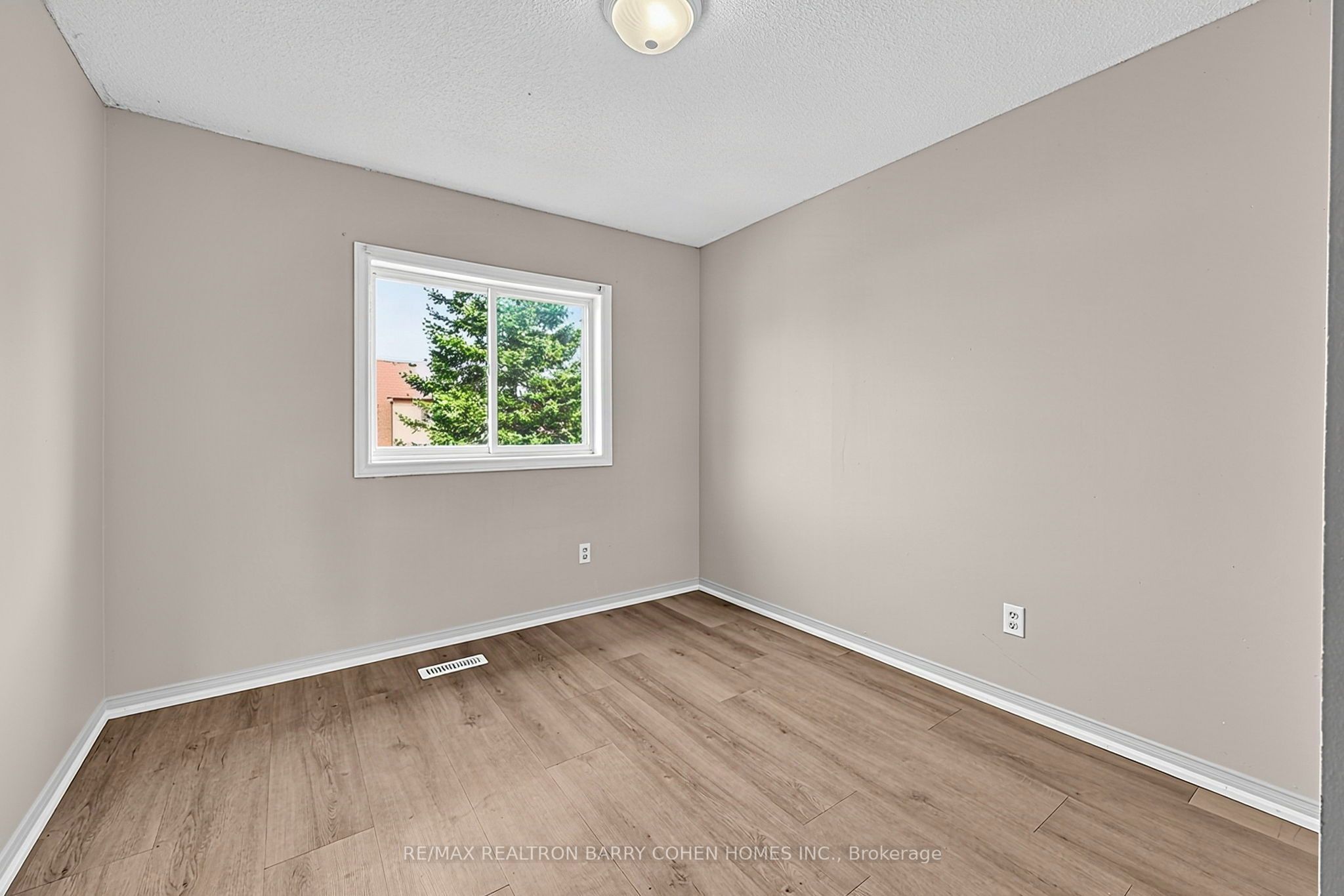 43 Black Cherry Crescent Property Photo 16
