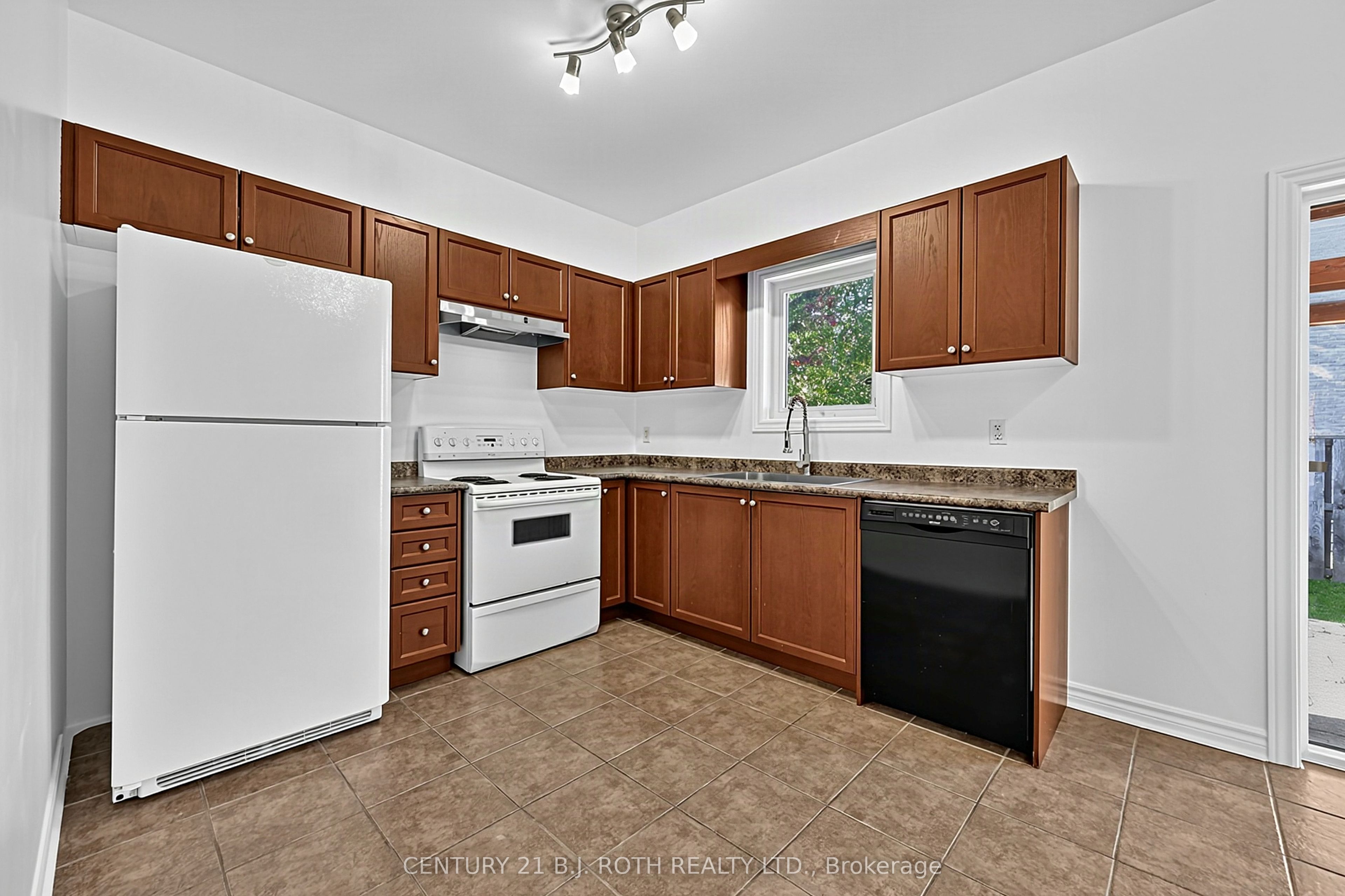 12 Lamont Crescent Property Photo 6