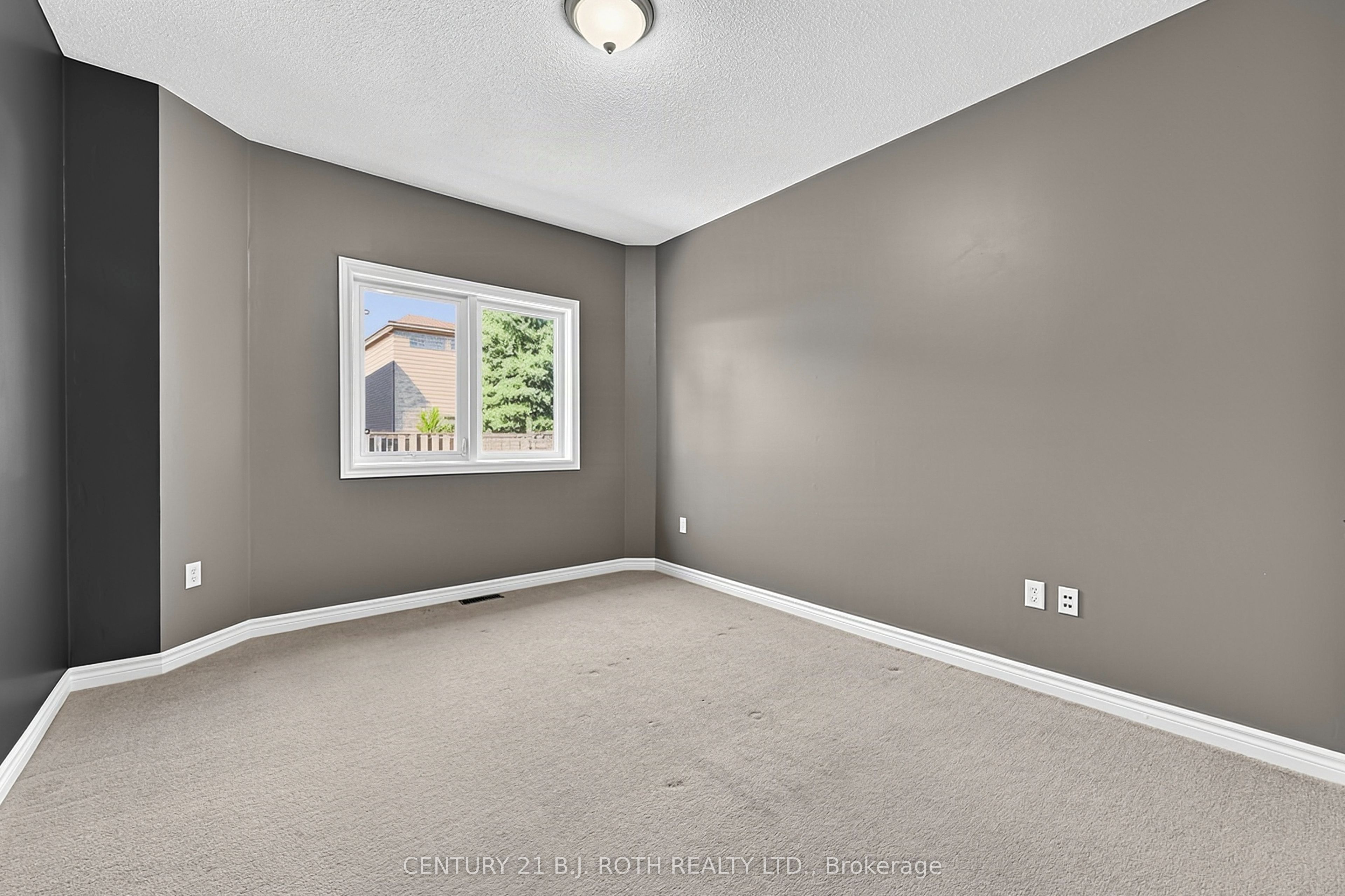 12 Lamont Crescent Property Photo 14