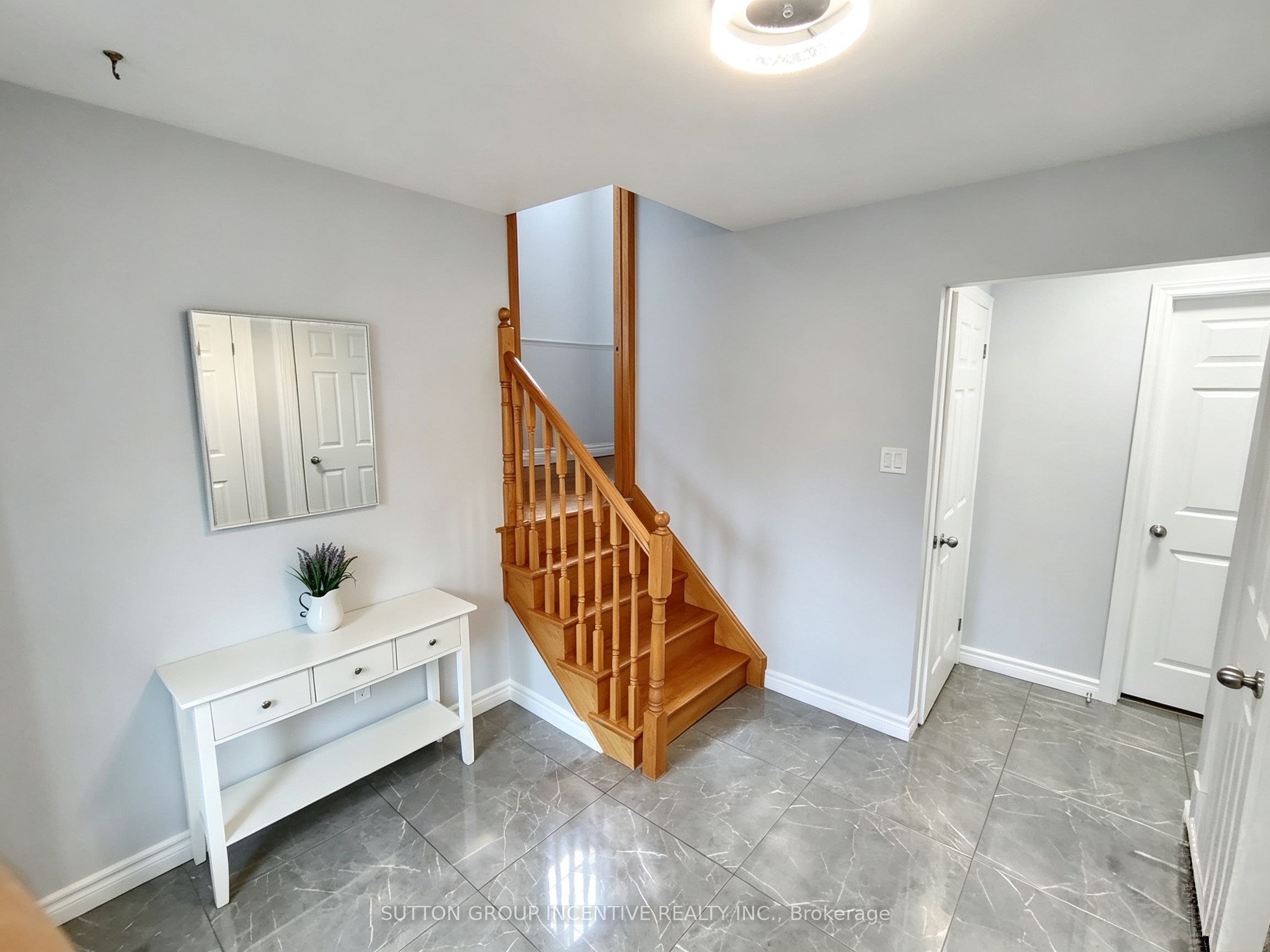 110 College Crescent Property Photo 3