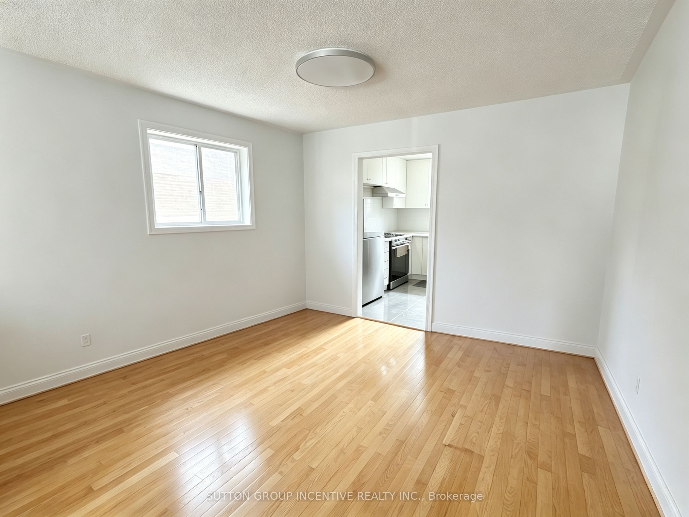 110 College Crescent Property Photo 6