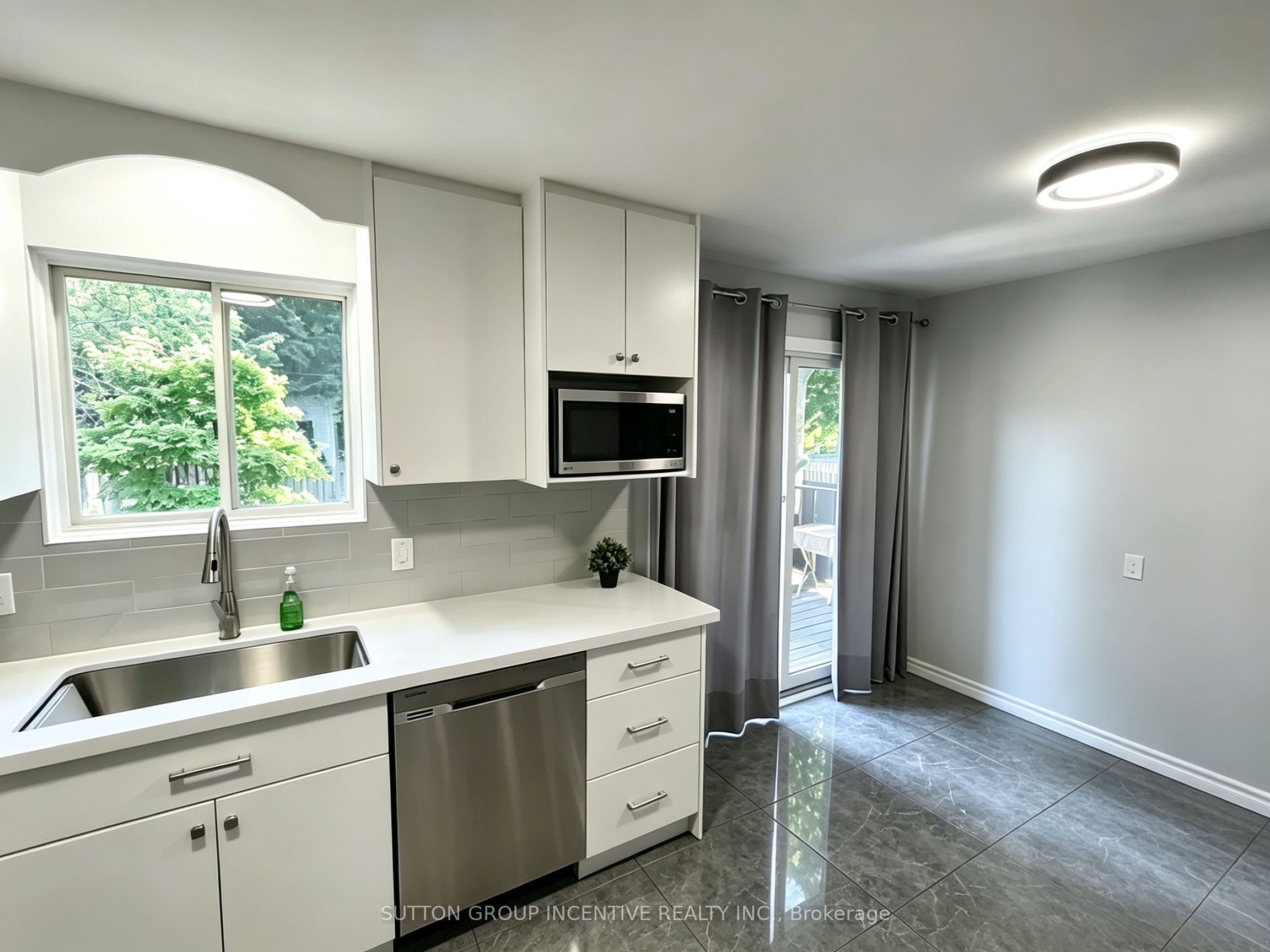 110 College Crescent Property Photo 10