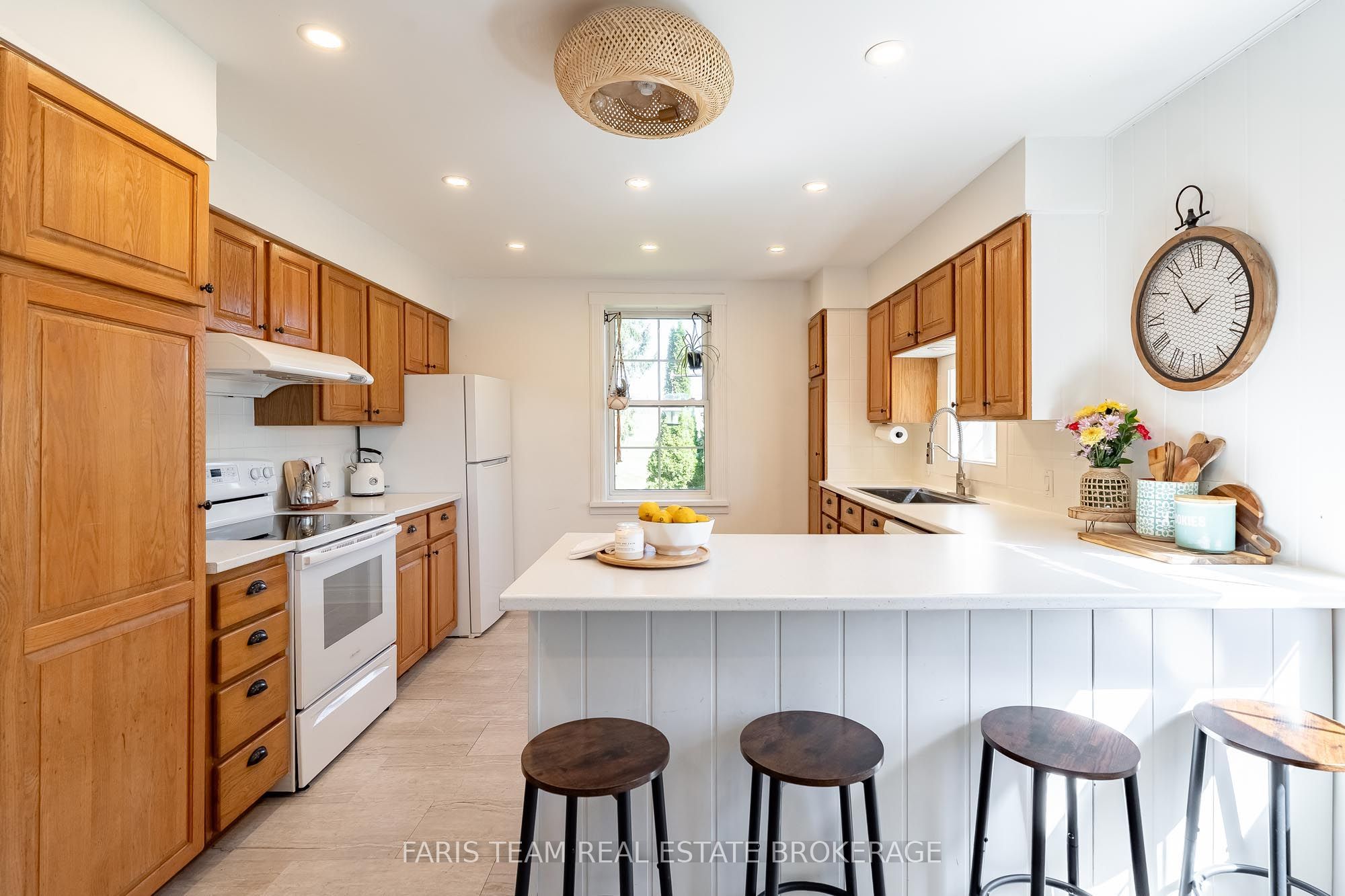 1346 Penetanguishene Road Property Photo 8