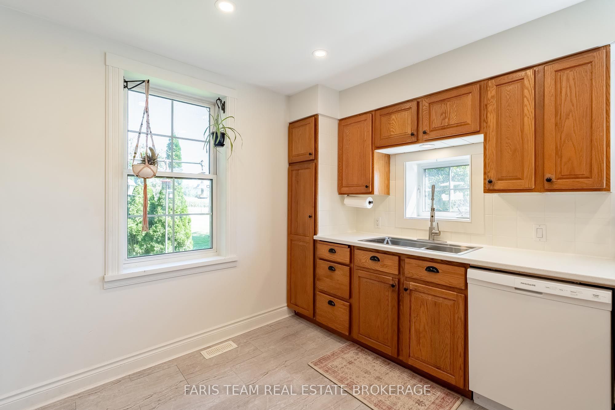 1346 Penetanguishene Road Property Photo 10