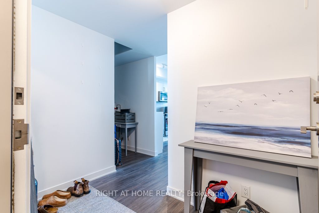 681 Yonge Street 409 Property Photo 4