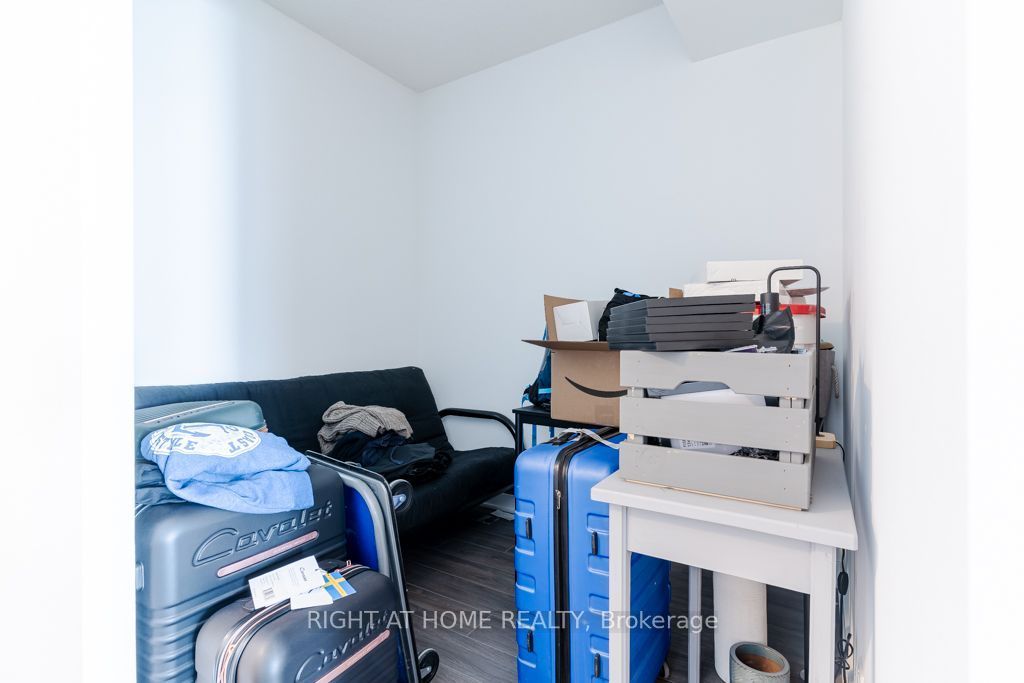 681 Yonge Street 409 Property Photo 6