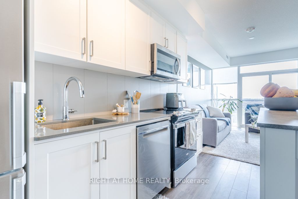 681 Yonge Street 409 Property Photo 9
