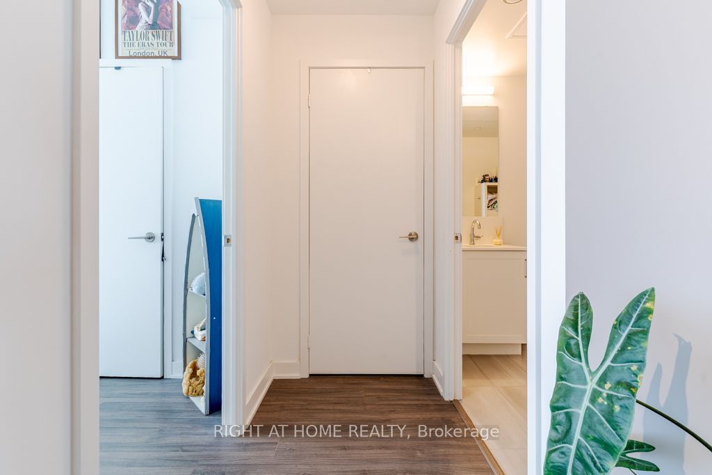 681 Yonge Street 409 Property Photo 16