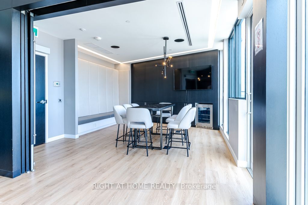 681 Yonge Street 409 Property Photo 27