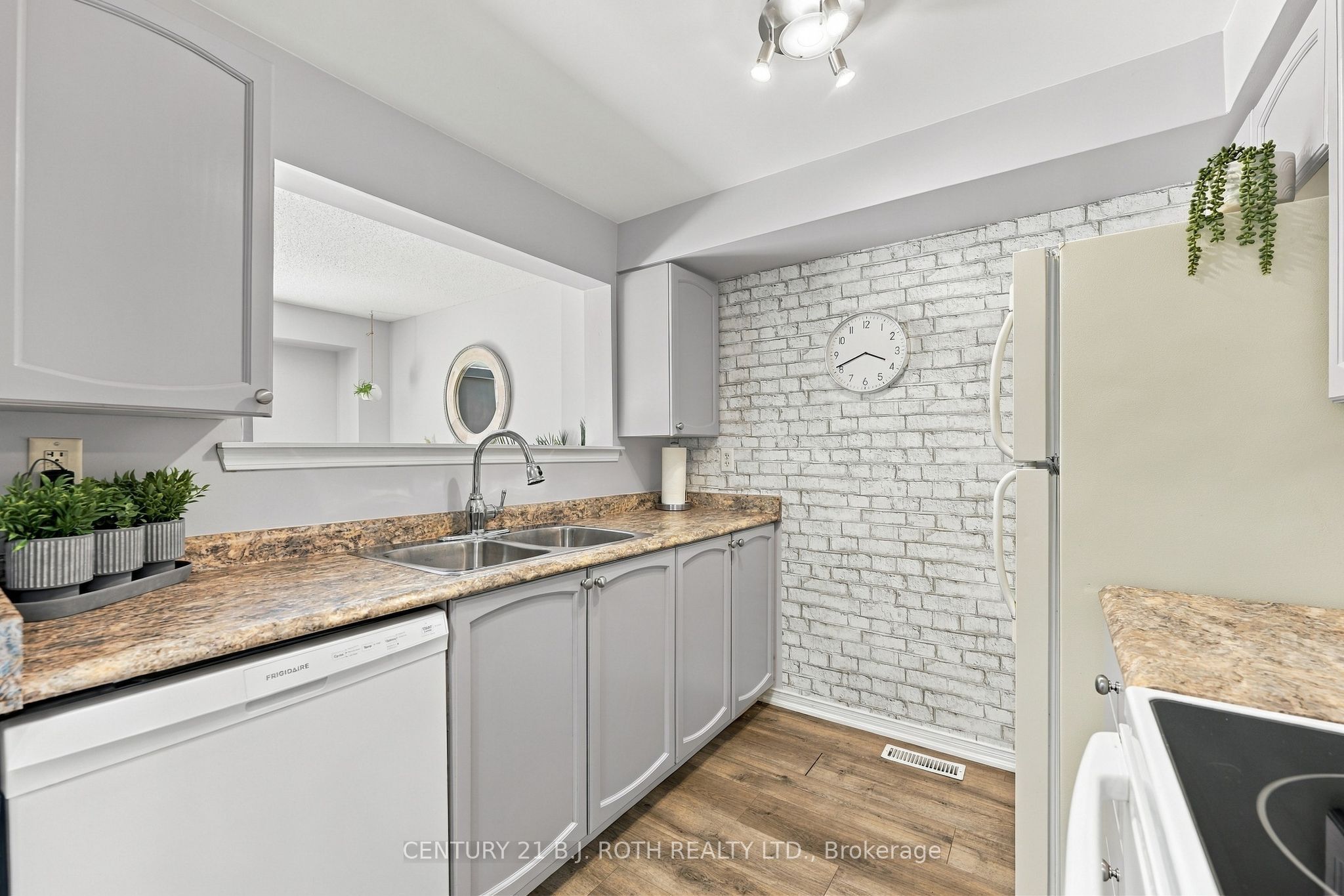 75 Courtney Crescent Property Photo 6