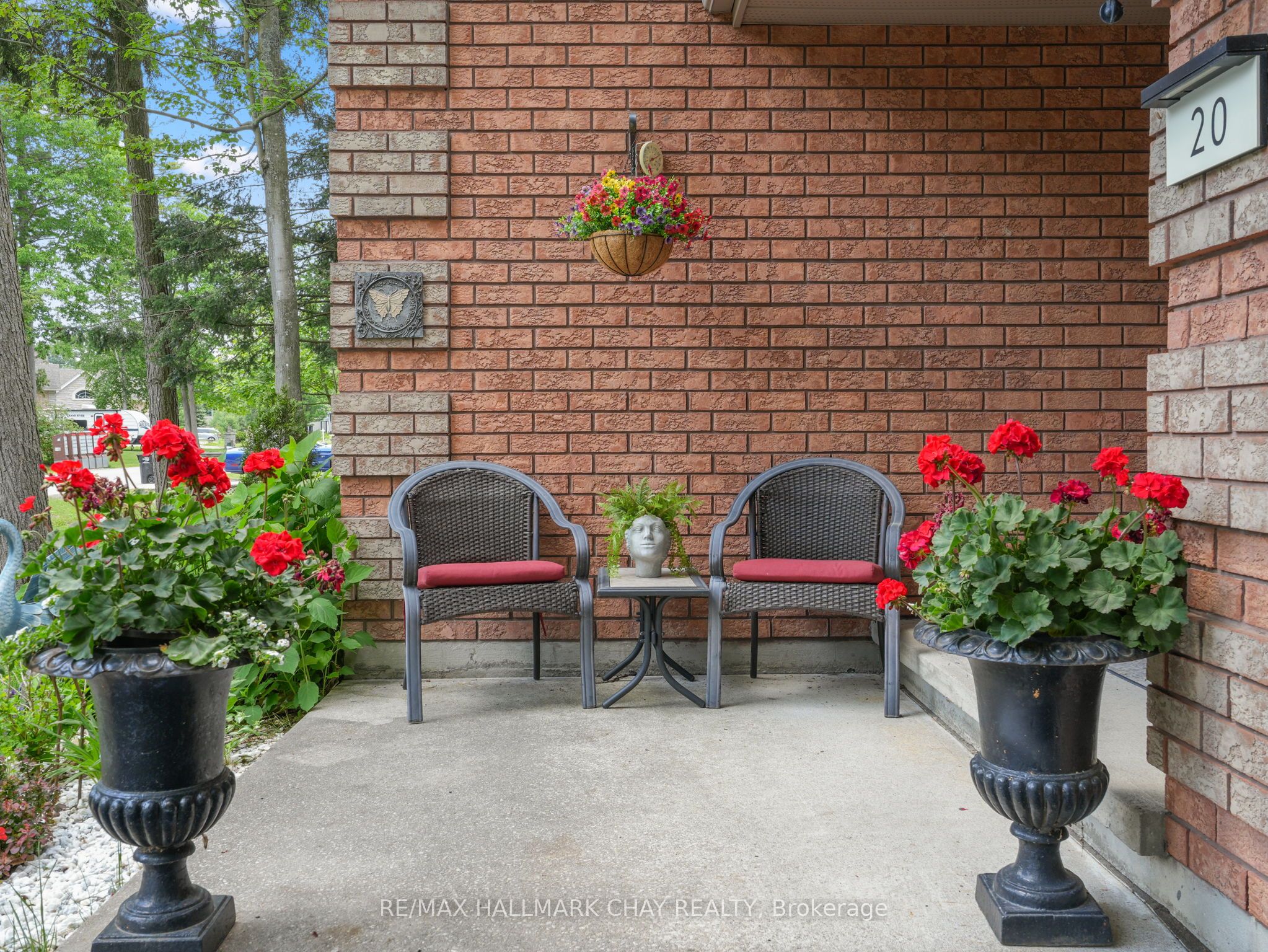 20 Downer Crescent Property Photo 5