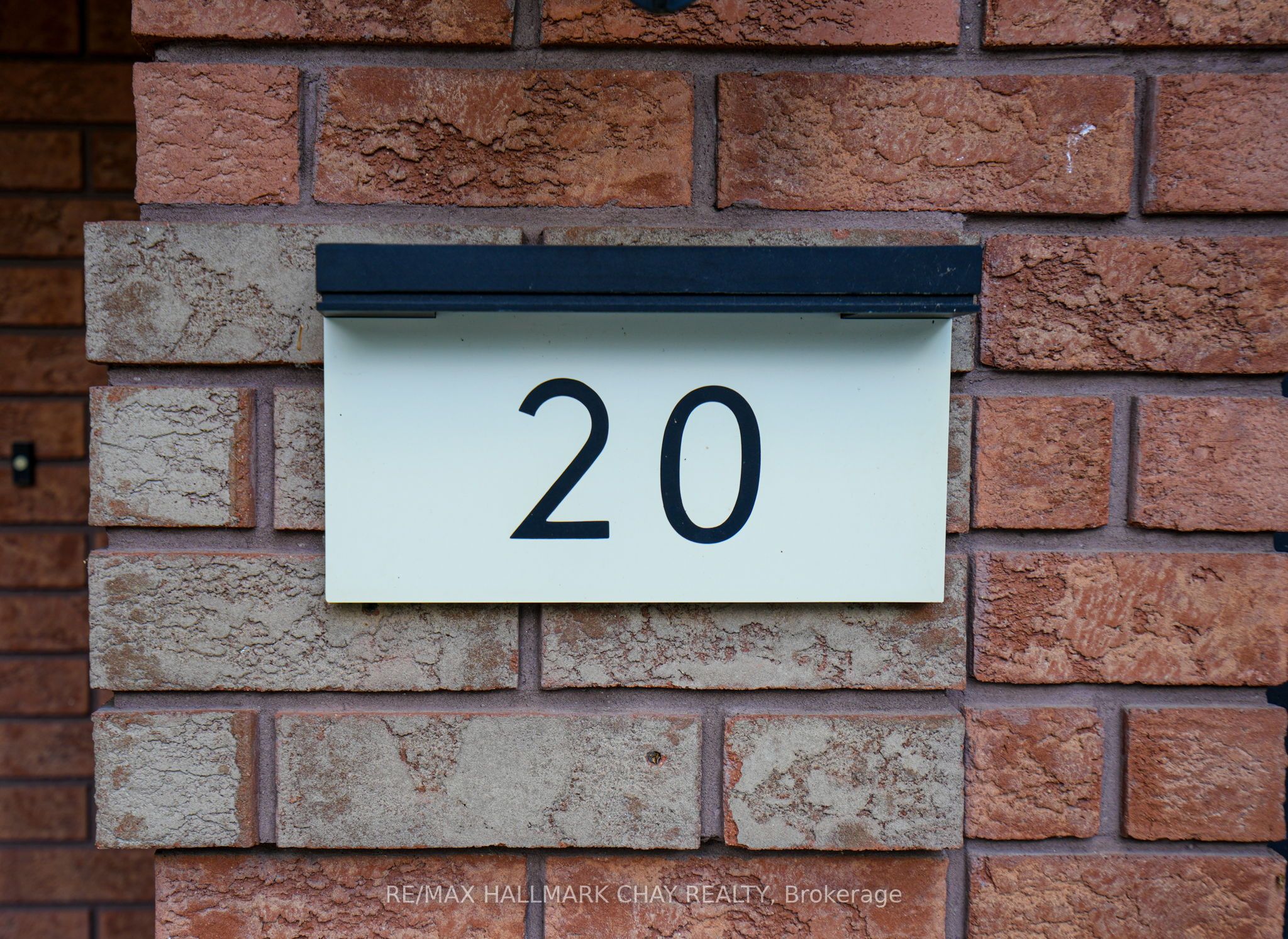 20 Downer Crescent Property Photo 6