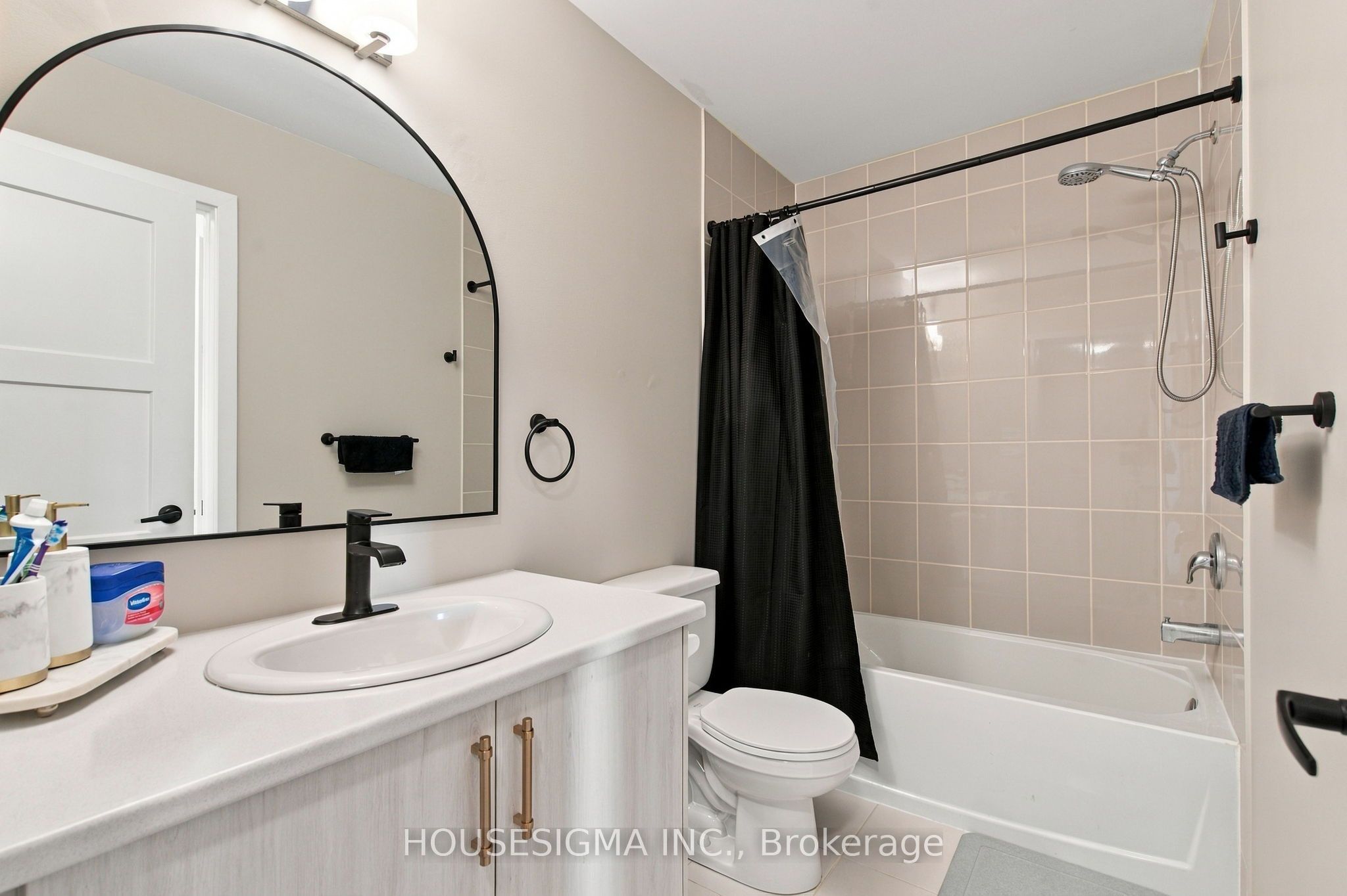 52 Hay Lane Property Photo 6