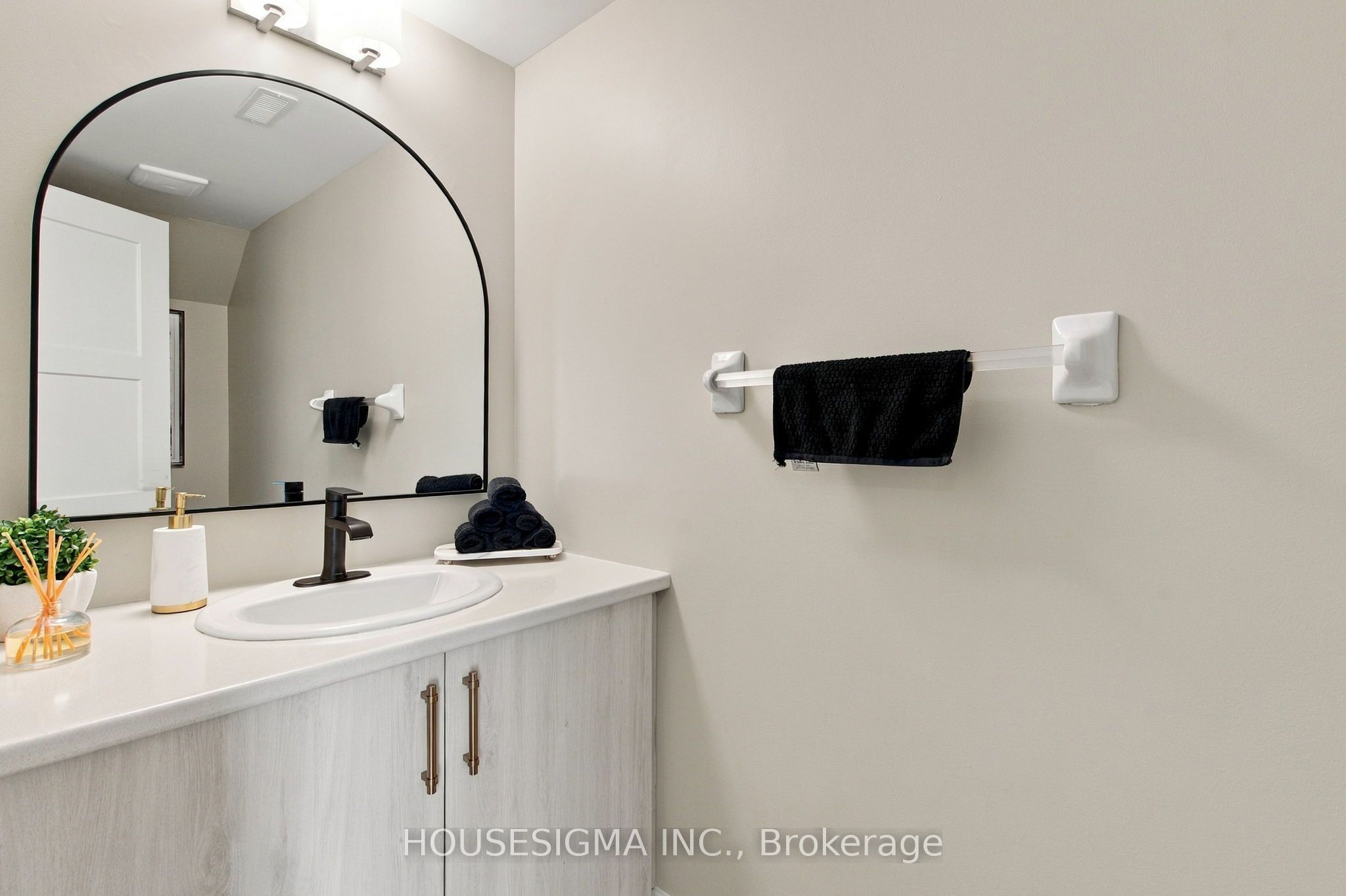 52 Hay Lane Property Photo 25
