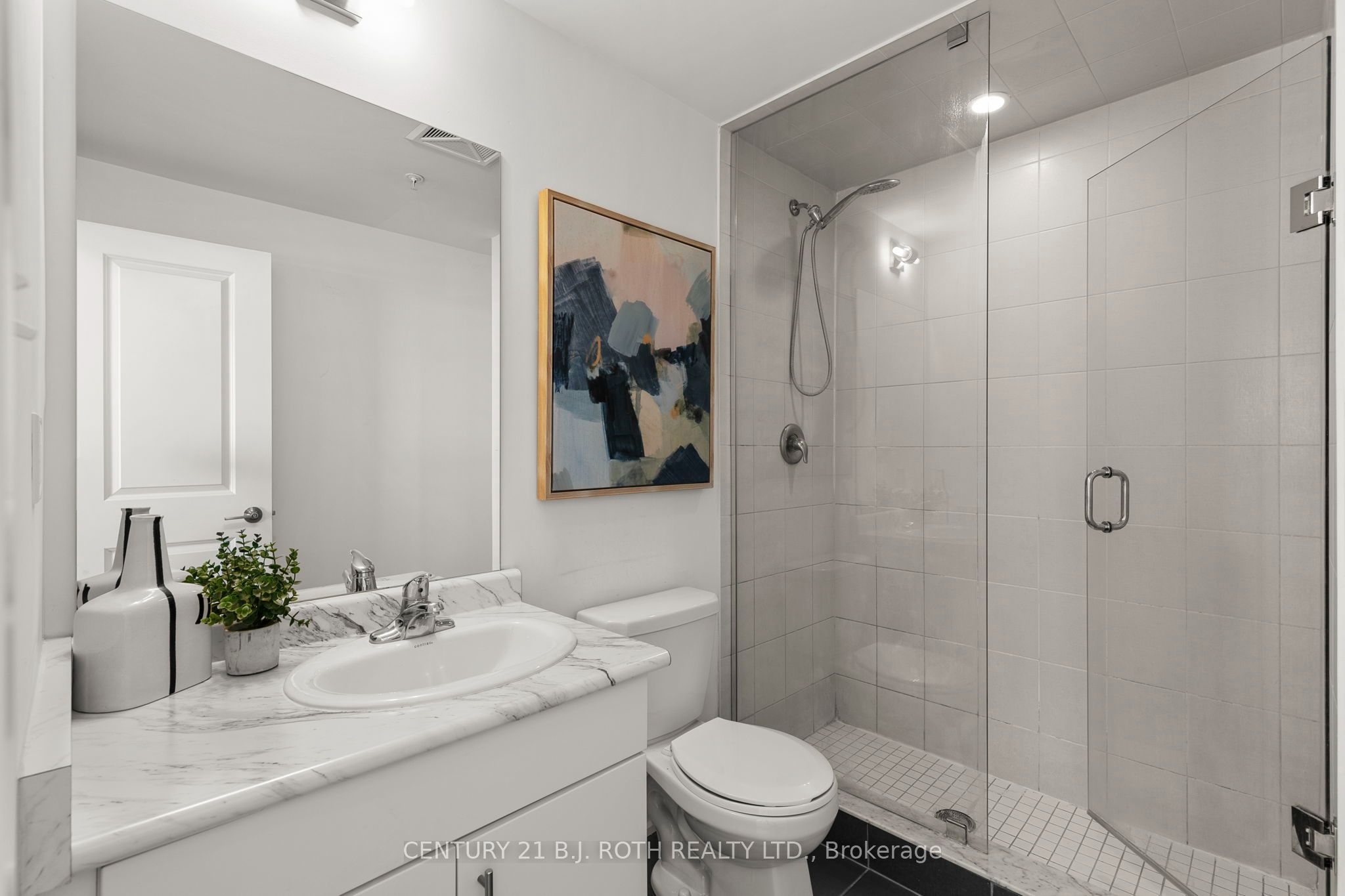 299 Cundles Road E 505 Property Photo 14