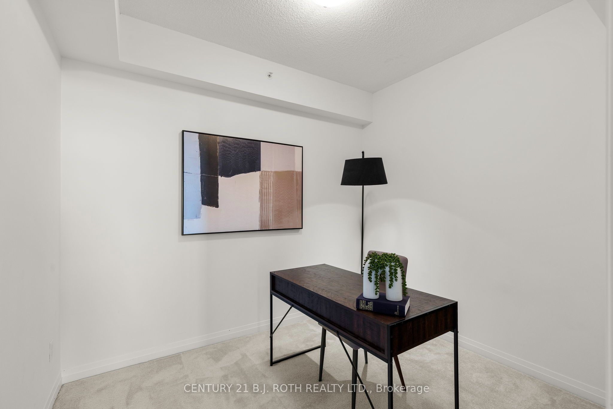 299 Cundles Road E 505 Property Photo 15