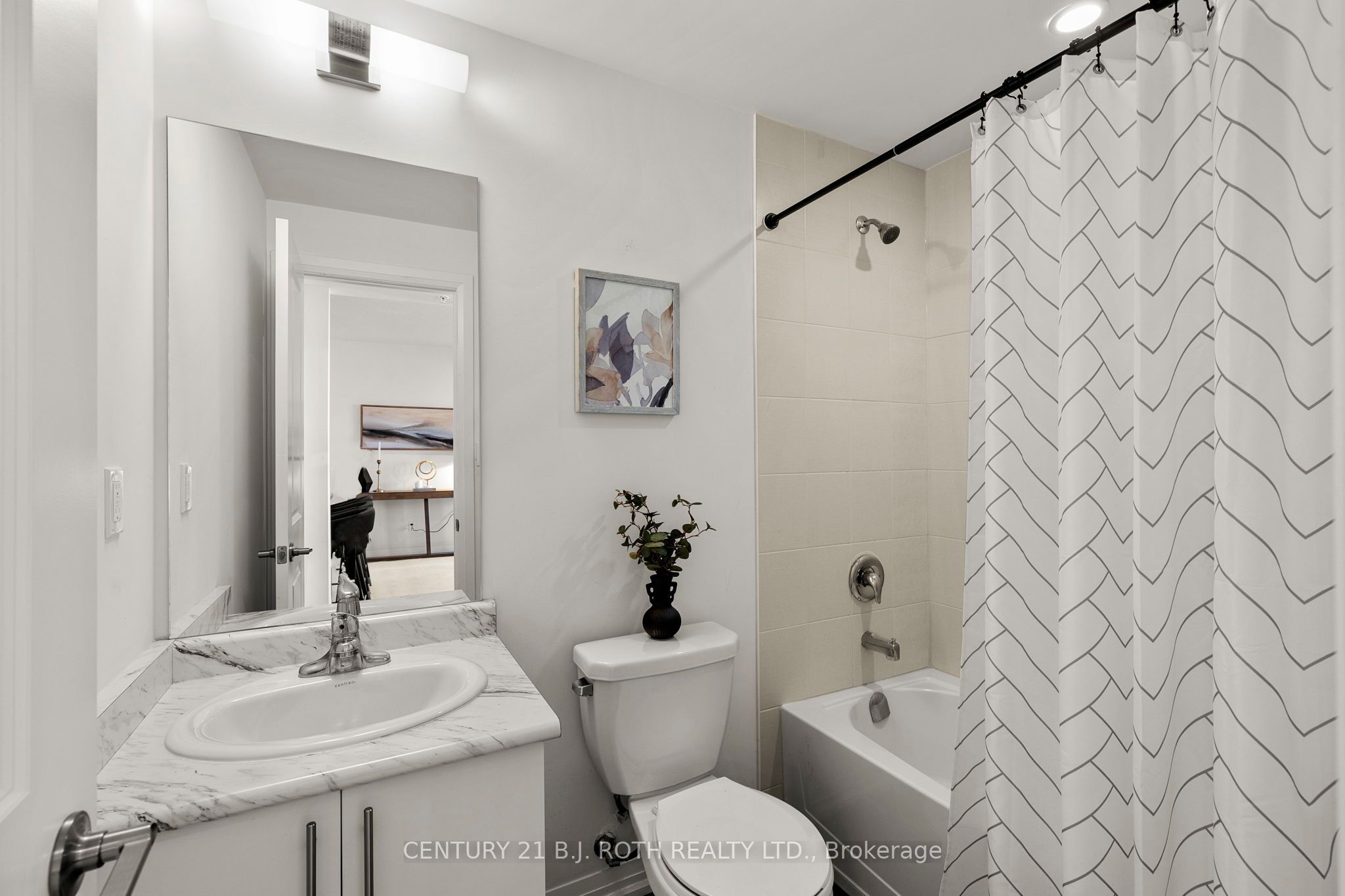 299 Cundles Road E 505 Property Photo 16