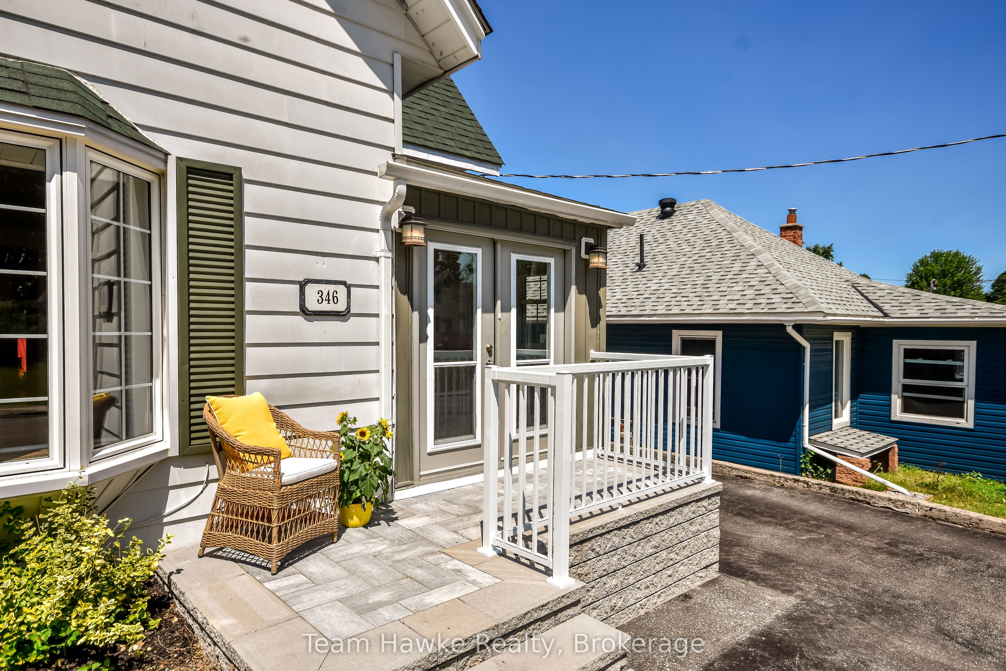 346 Yonge Street Property Photo 4