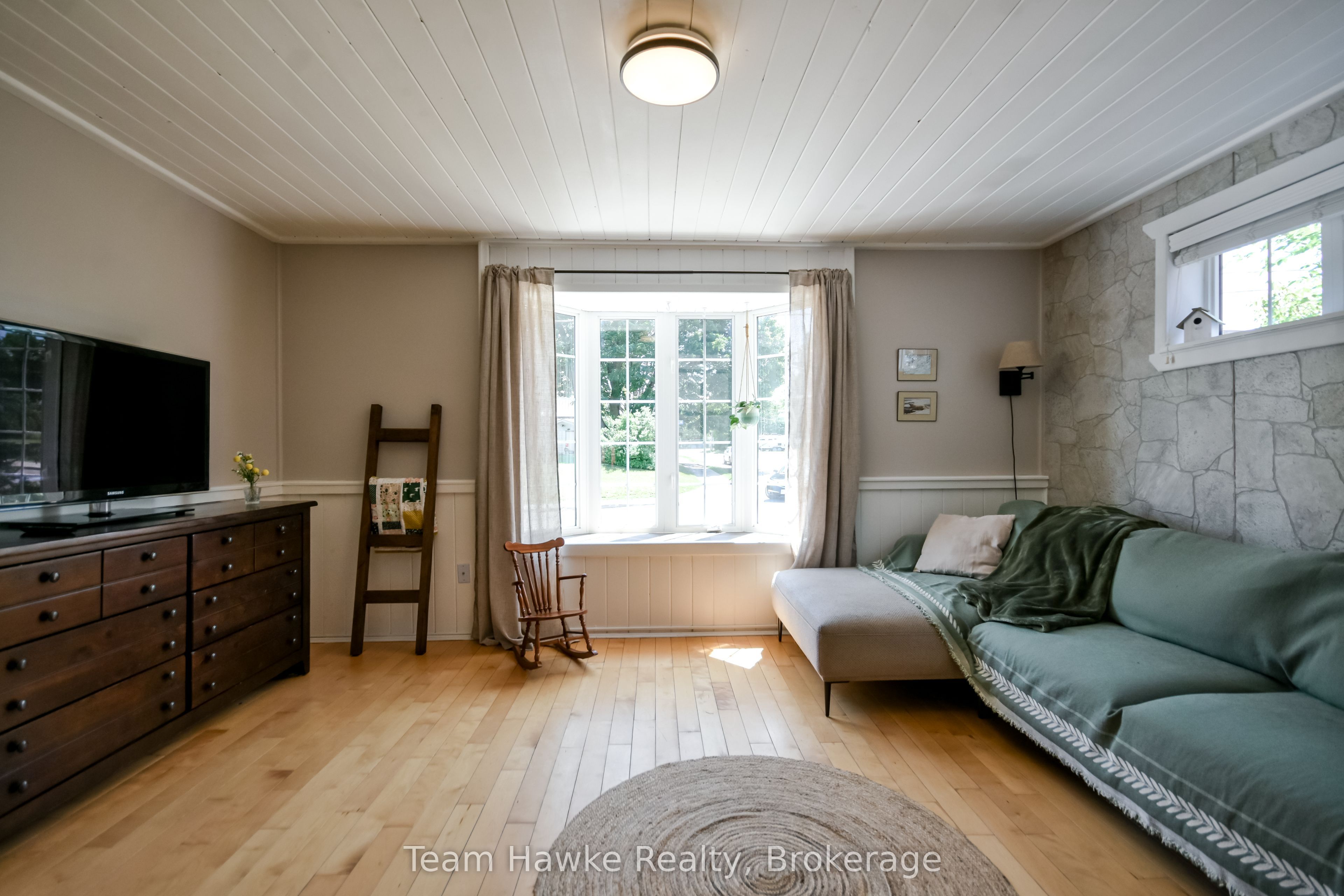 346 Yonge Street Property Photo 10