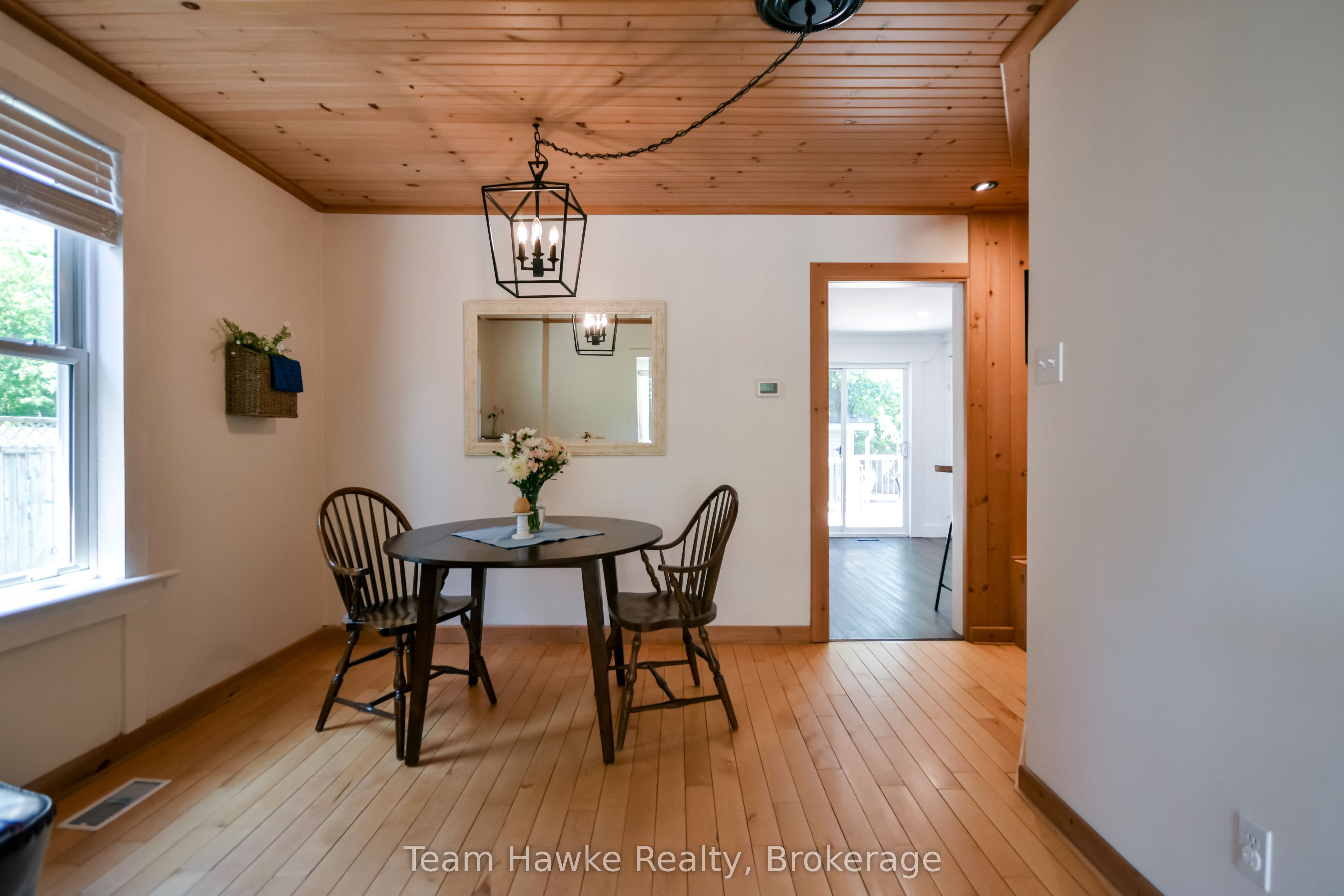 346 Yonge Street Property Photo 13