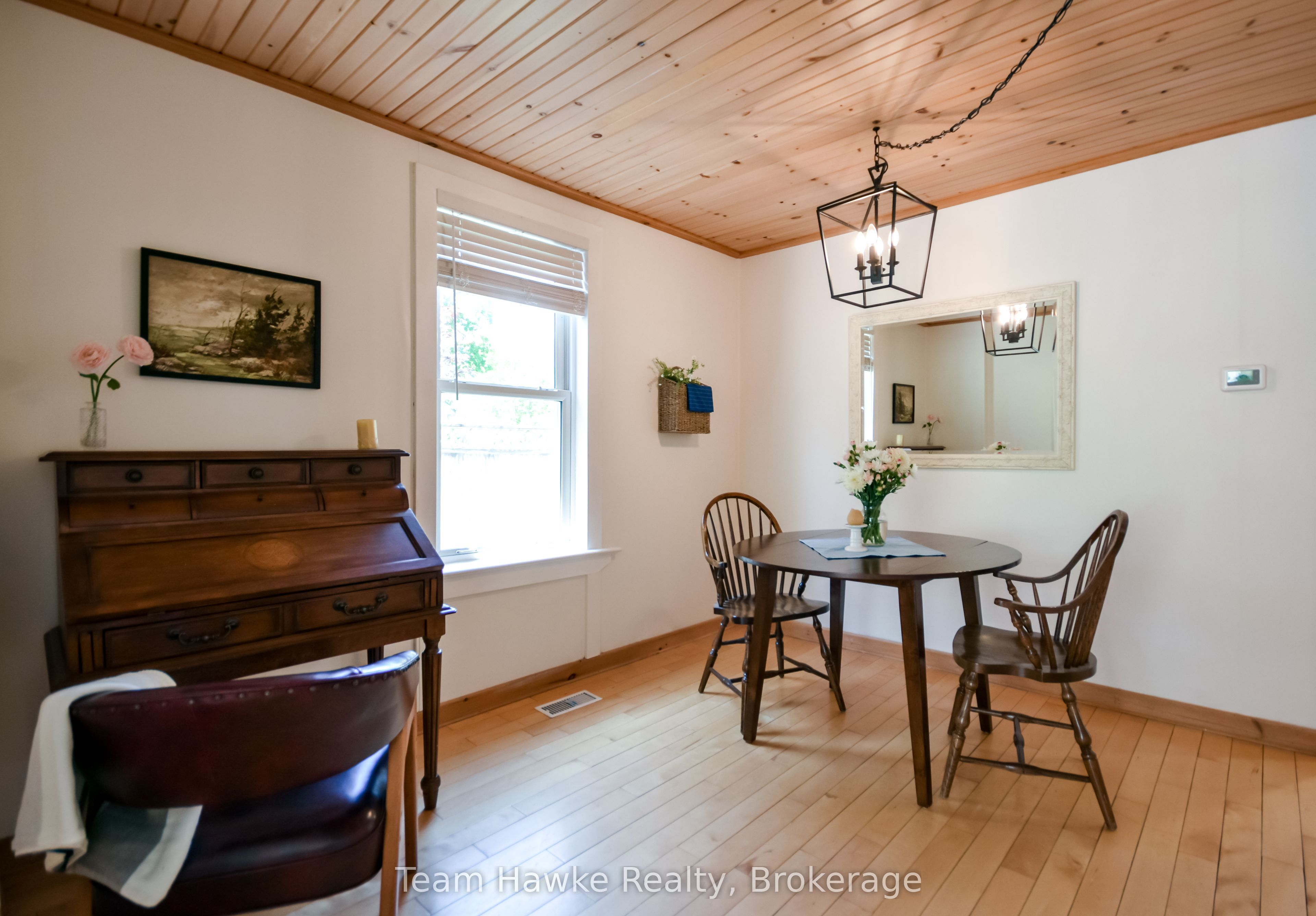 346 Yonge Street Property Photo 14