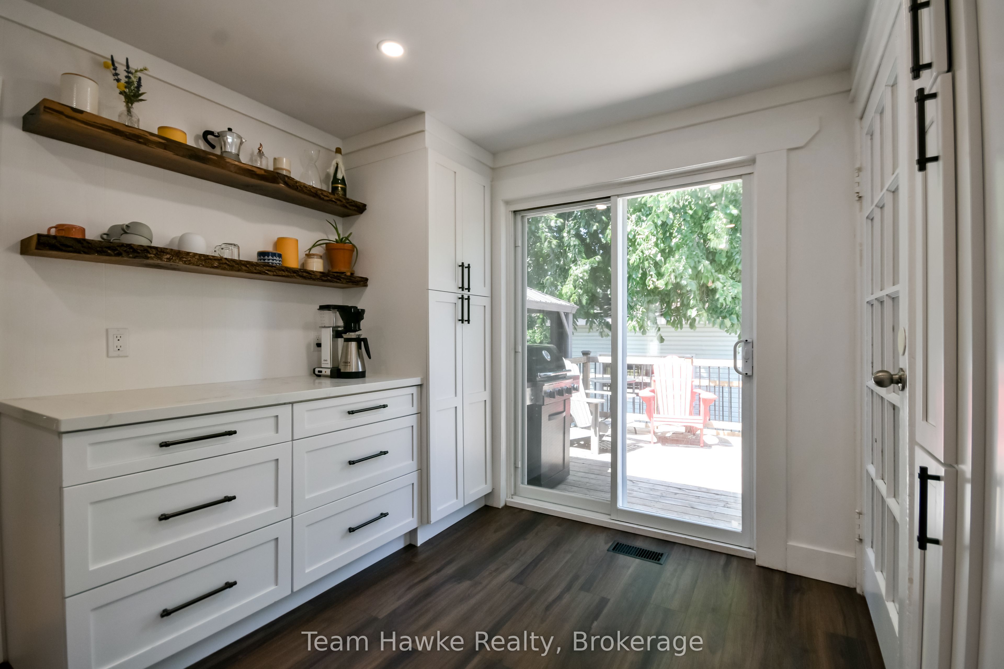 346 Yonge Street Property Photo 19