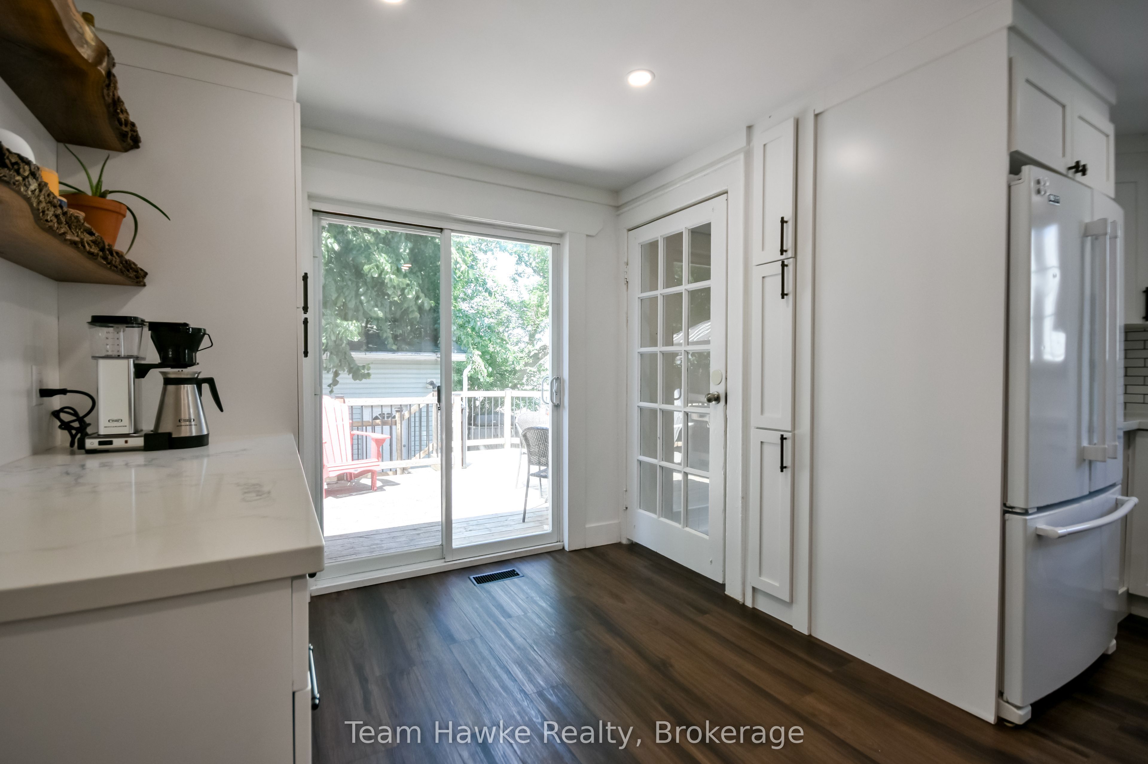 346 Yonge Street Property Photo 20