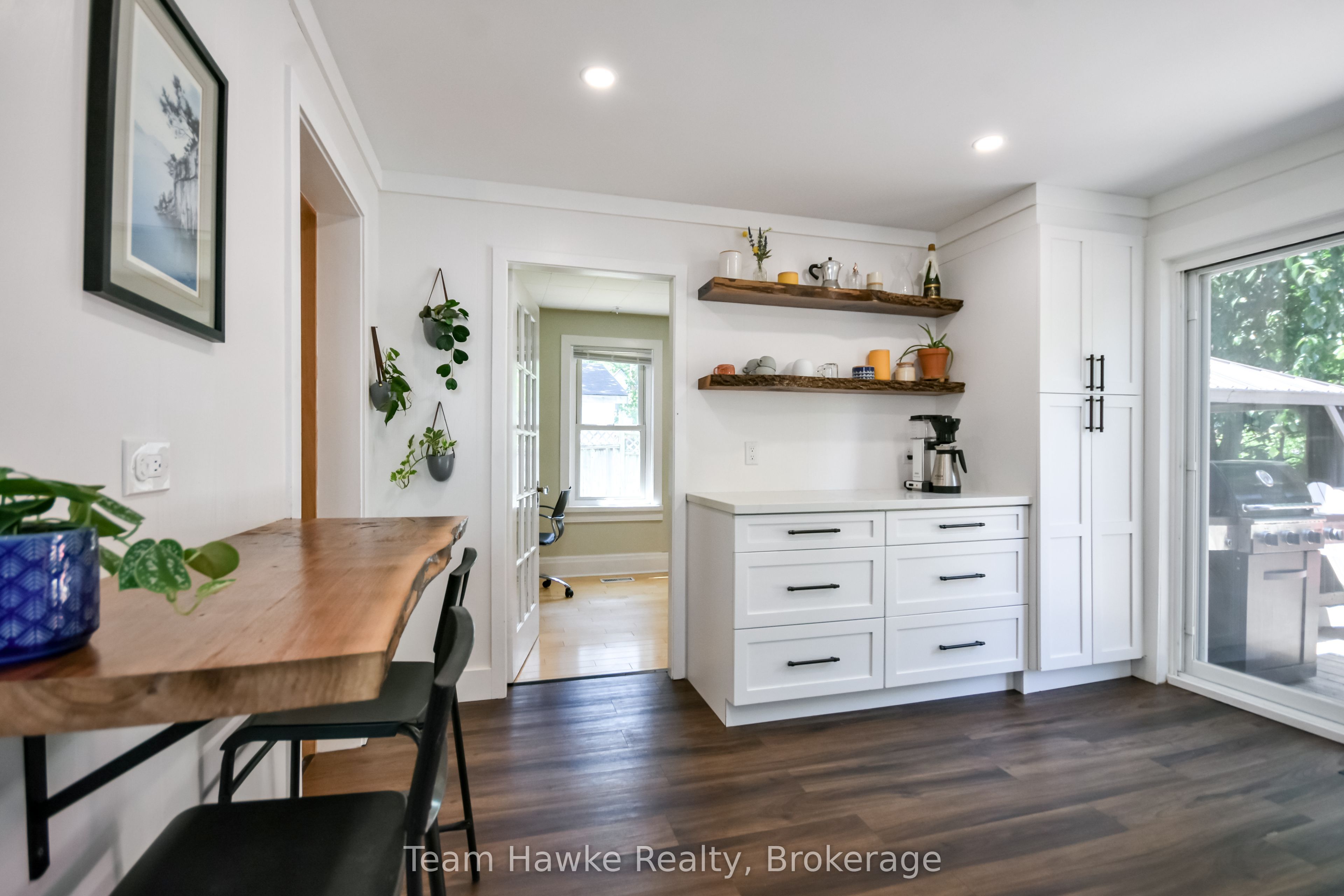 346 Yonge Street Property Photo 21