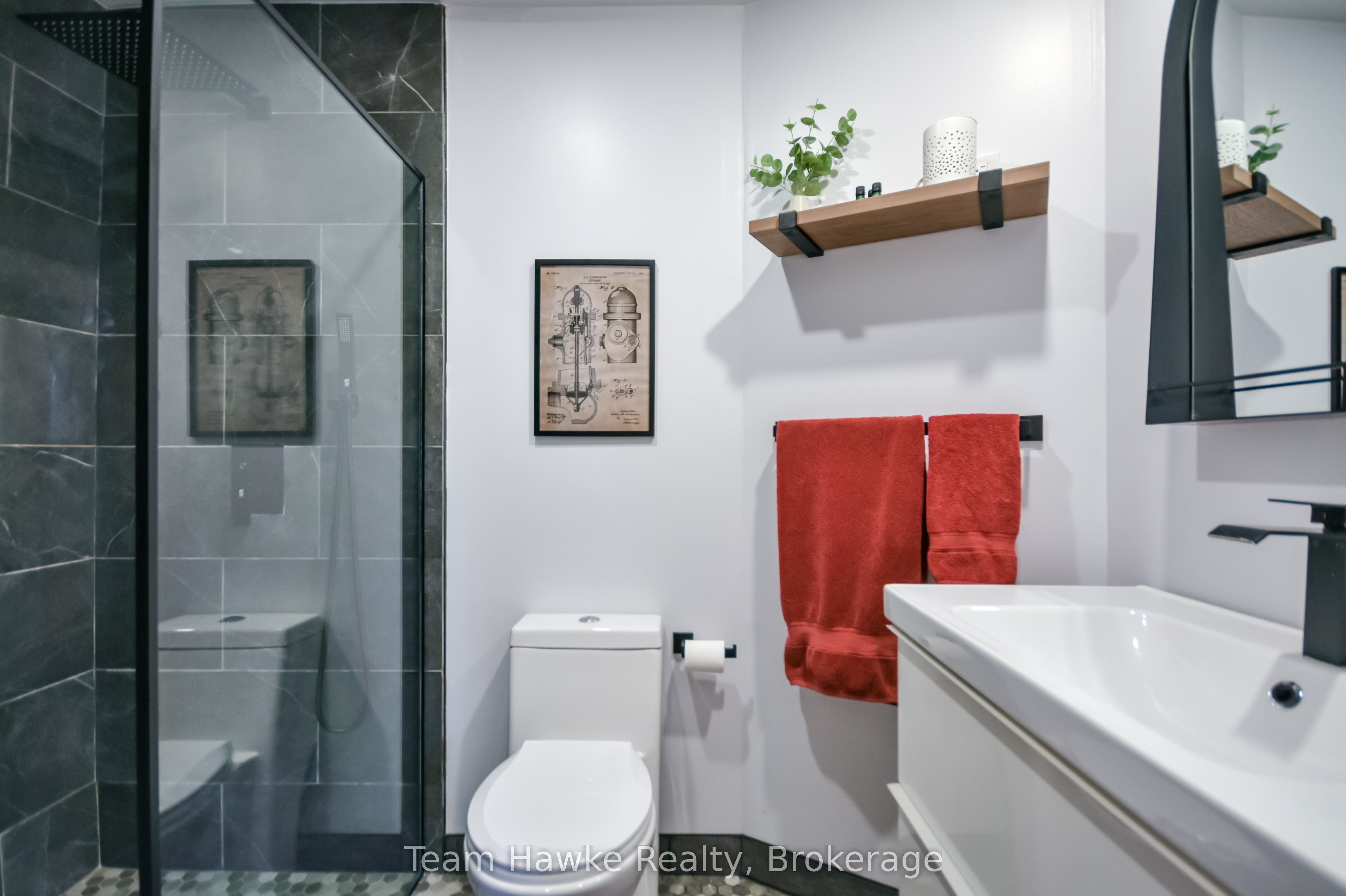346 Yonge Street Property Photo 25