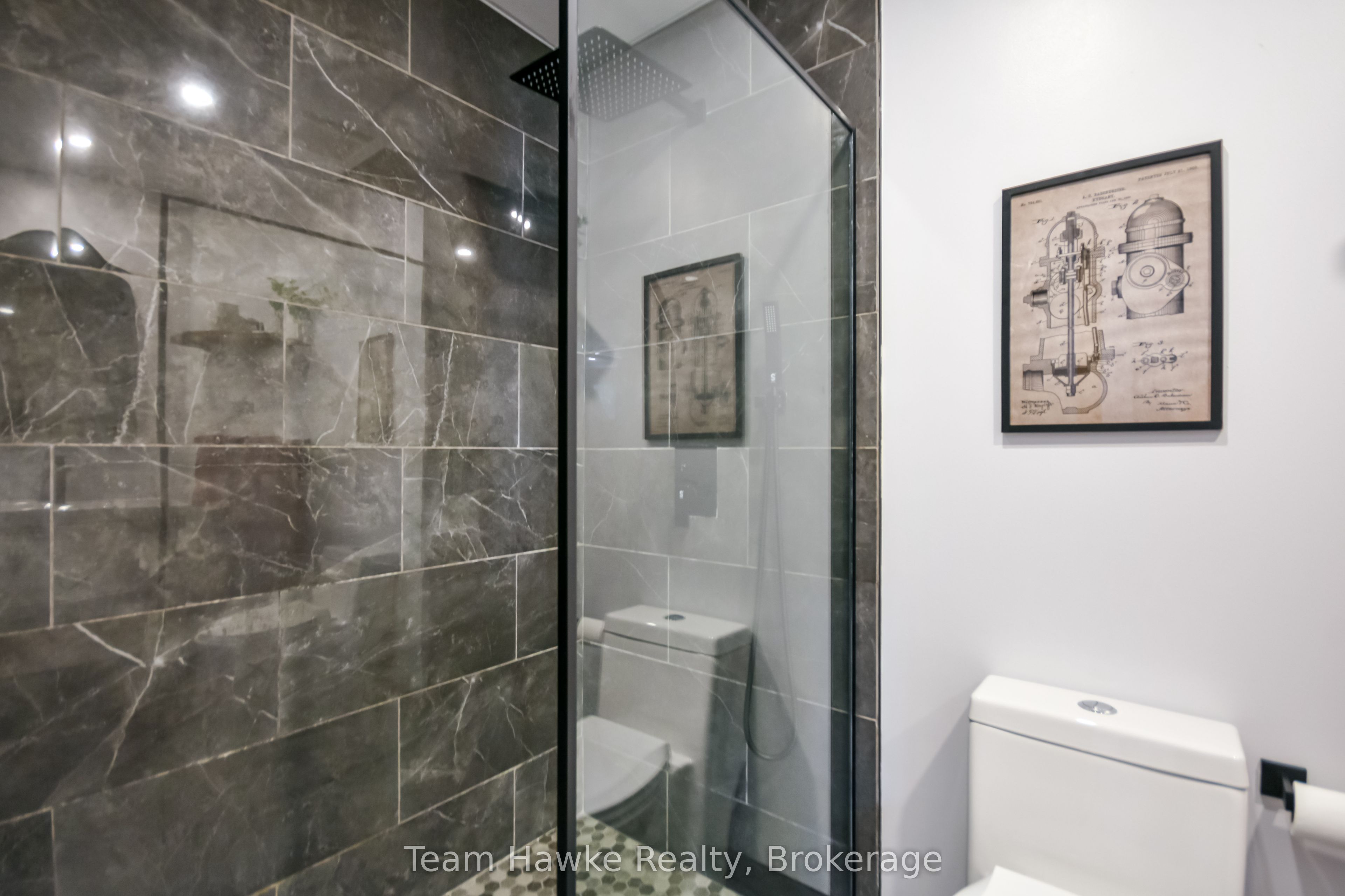 346 Yonge Street Property Photo 26