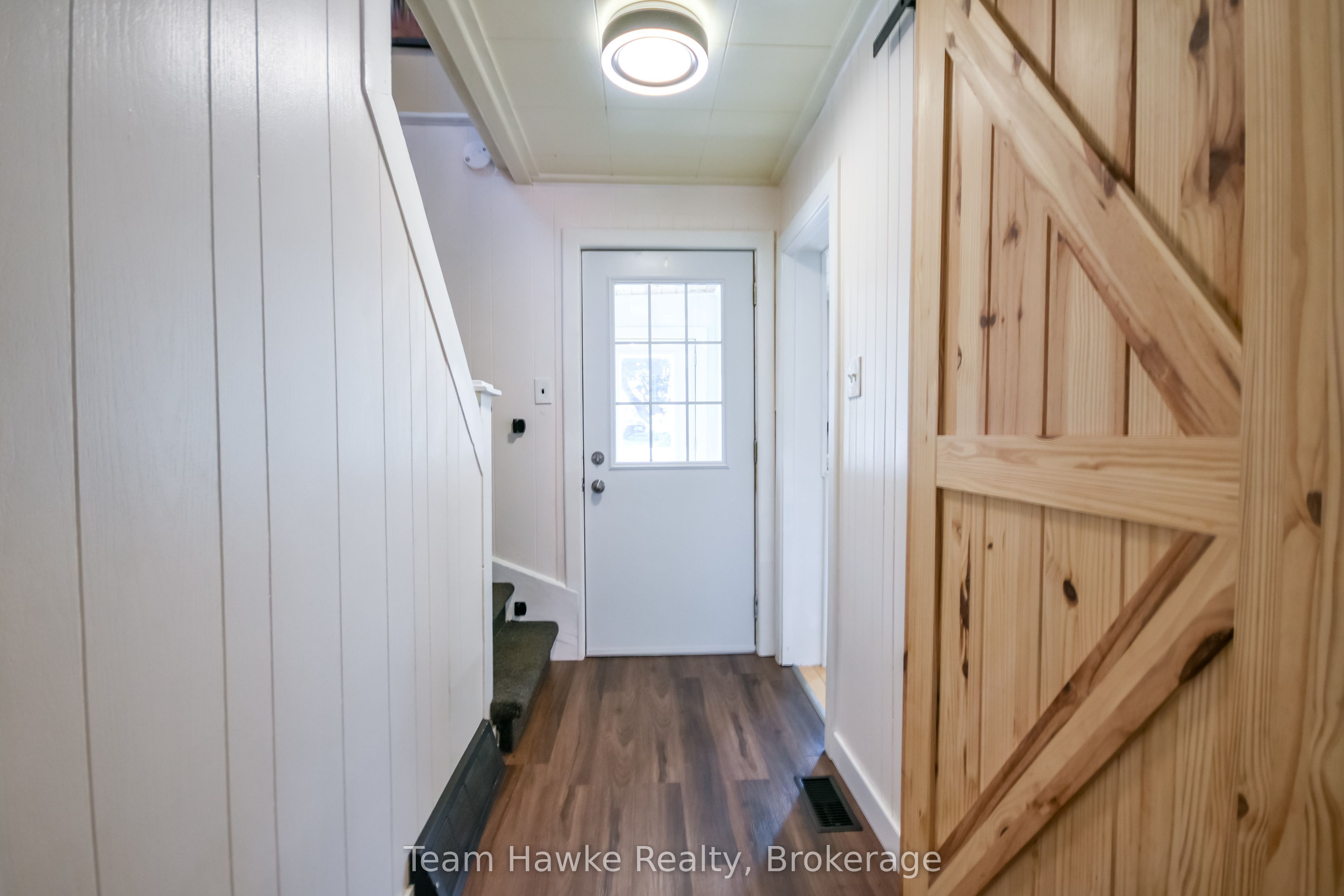 346 Yonge Street Property Photo 27