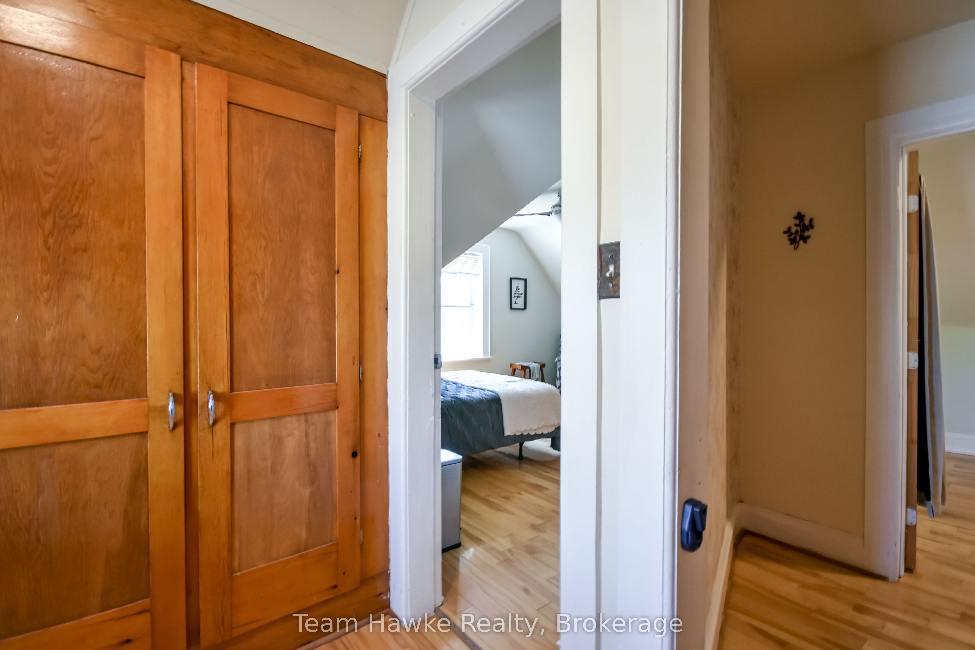 346 Yonge Street Property Photo 28