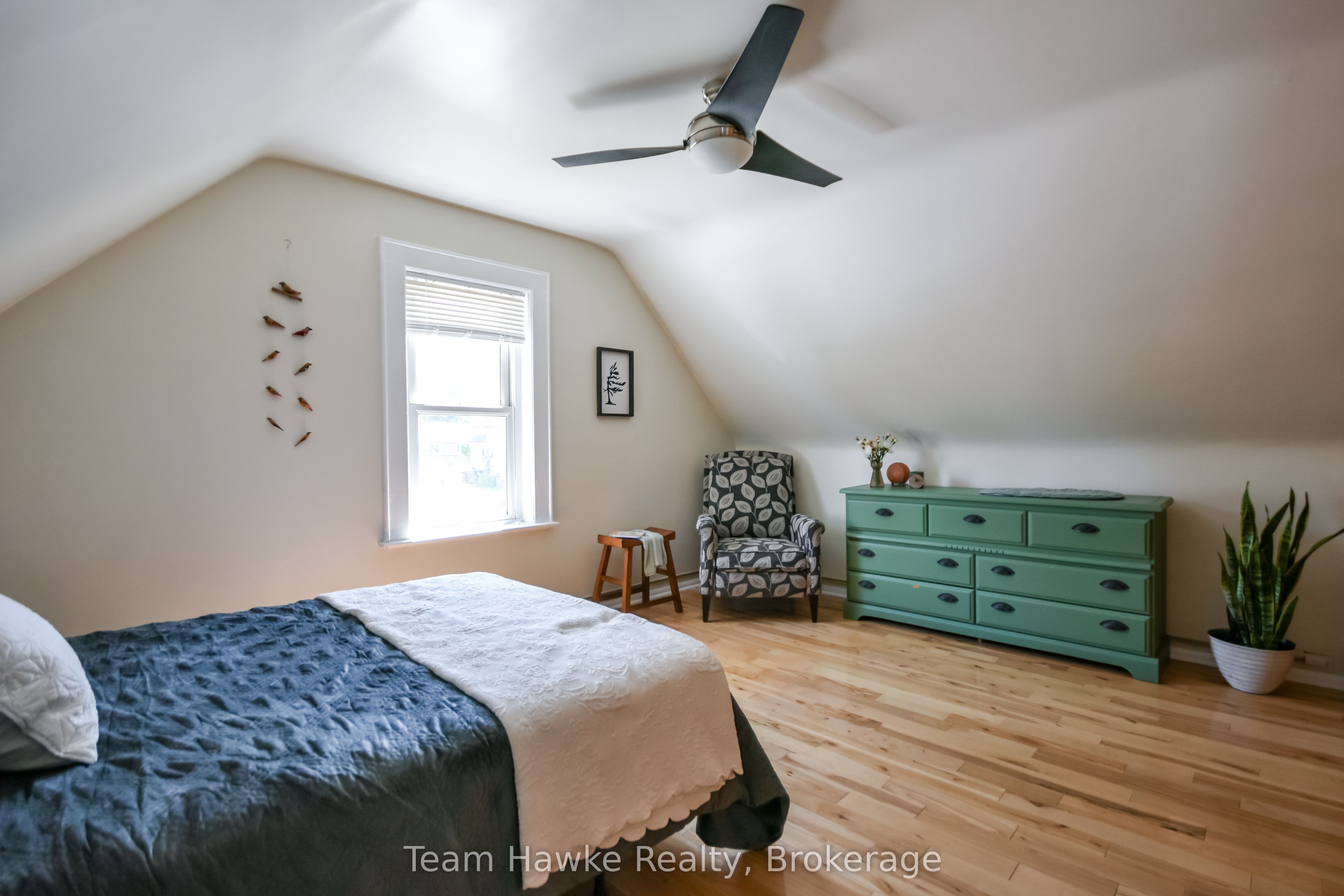 346 Yonge Street Property Photo 30