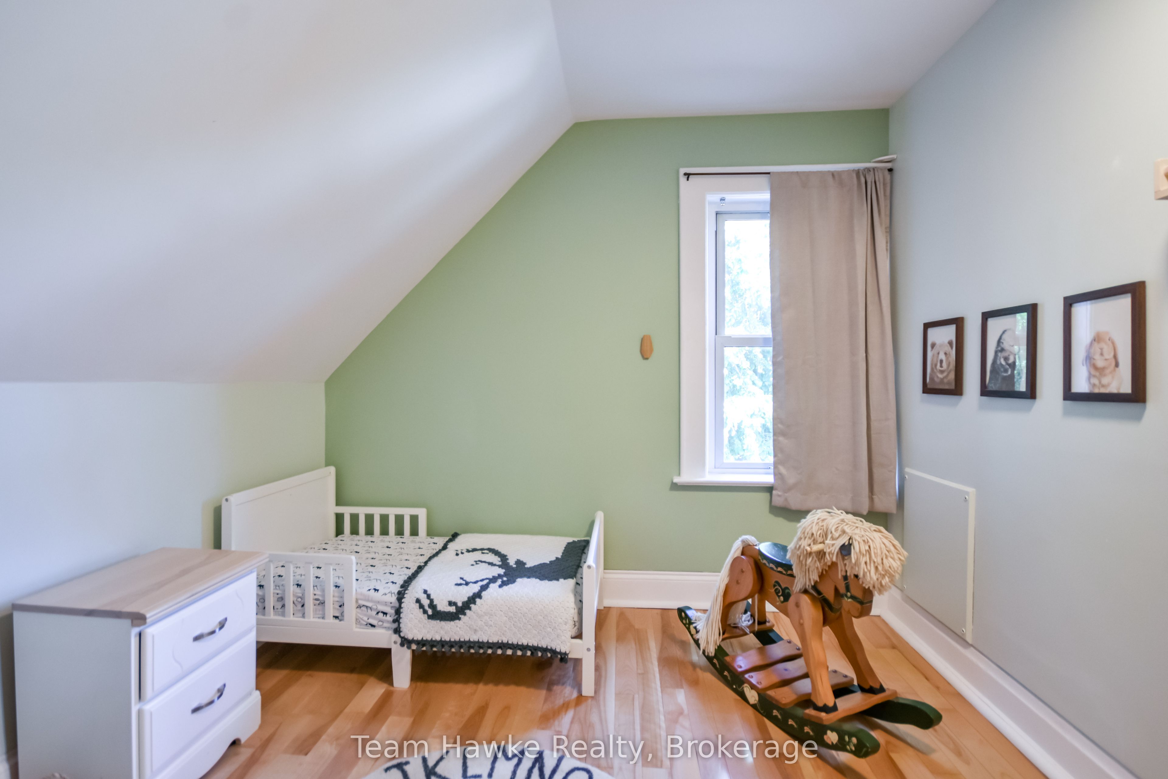 346 Yonge Street Property Photo 32