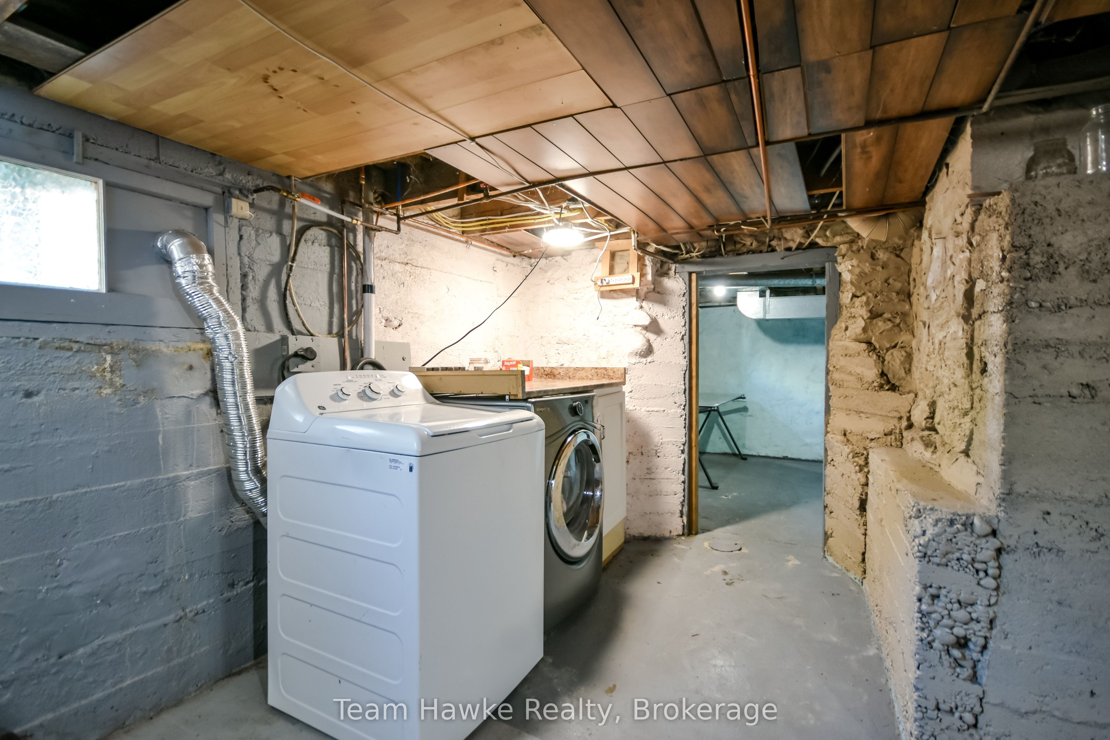 346 Yonge Street Property Photo 37