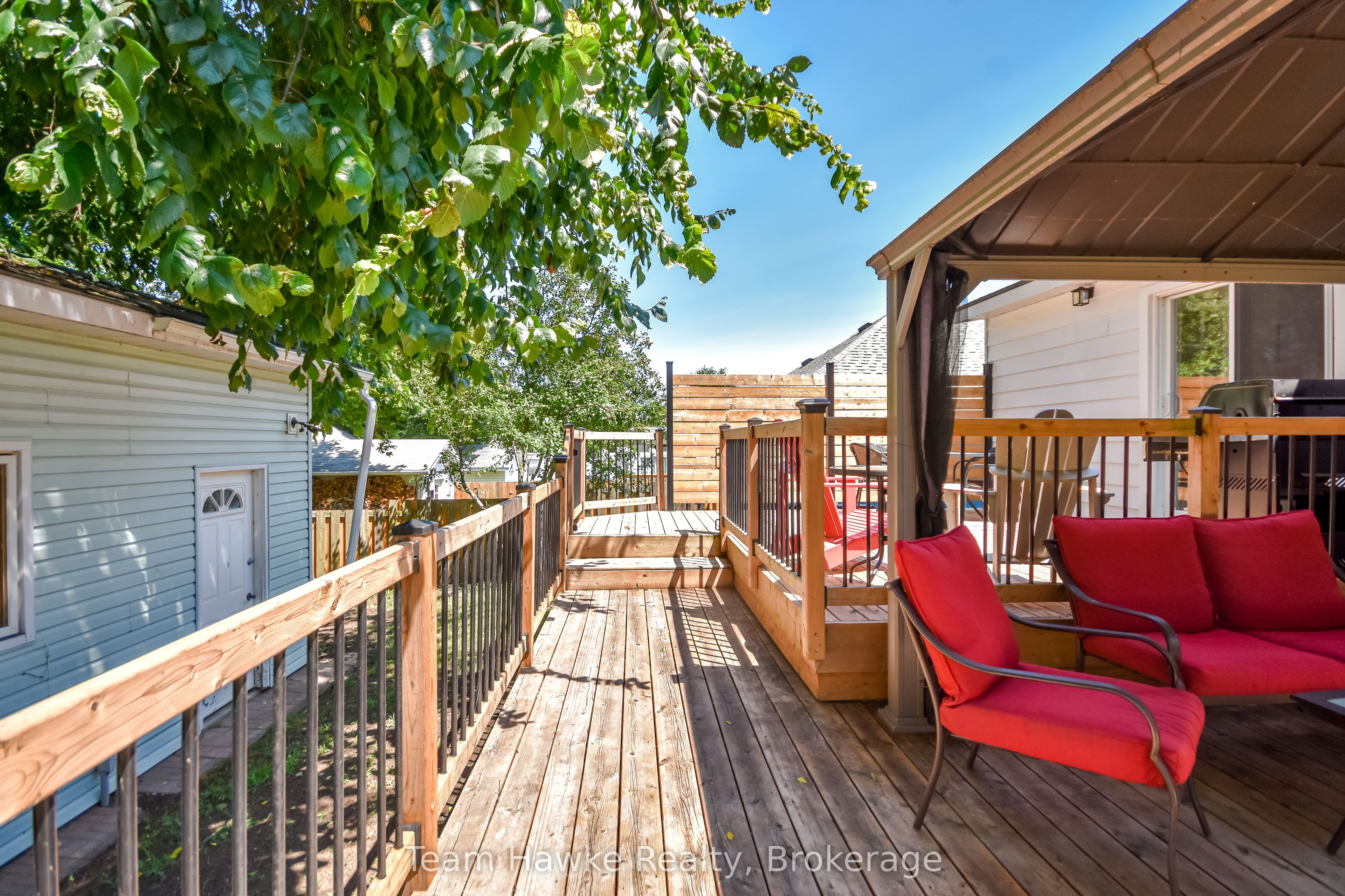 346 Yonge Street Property Photo 43