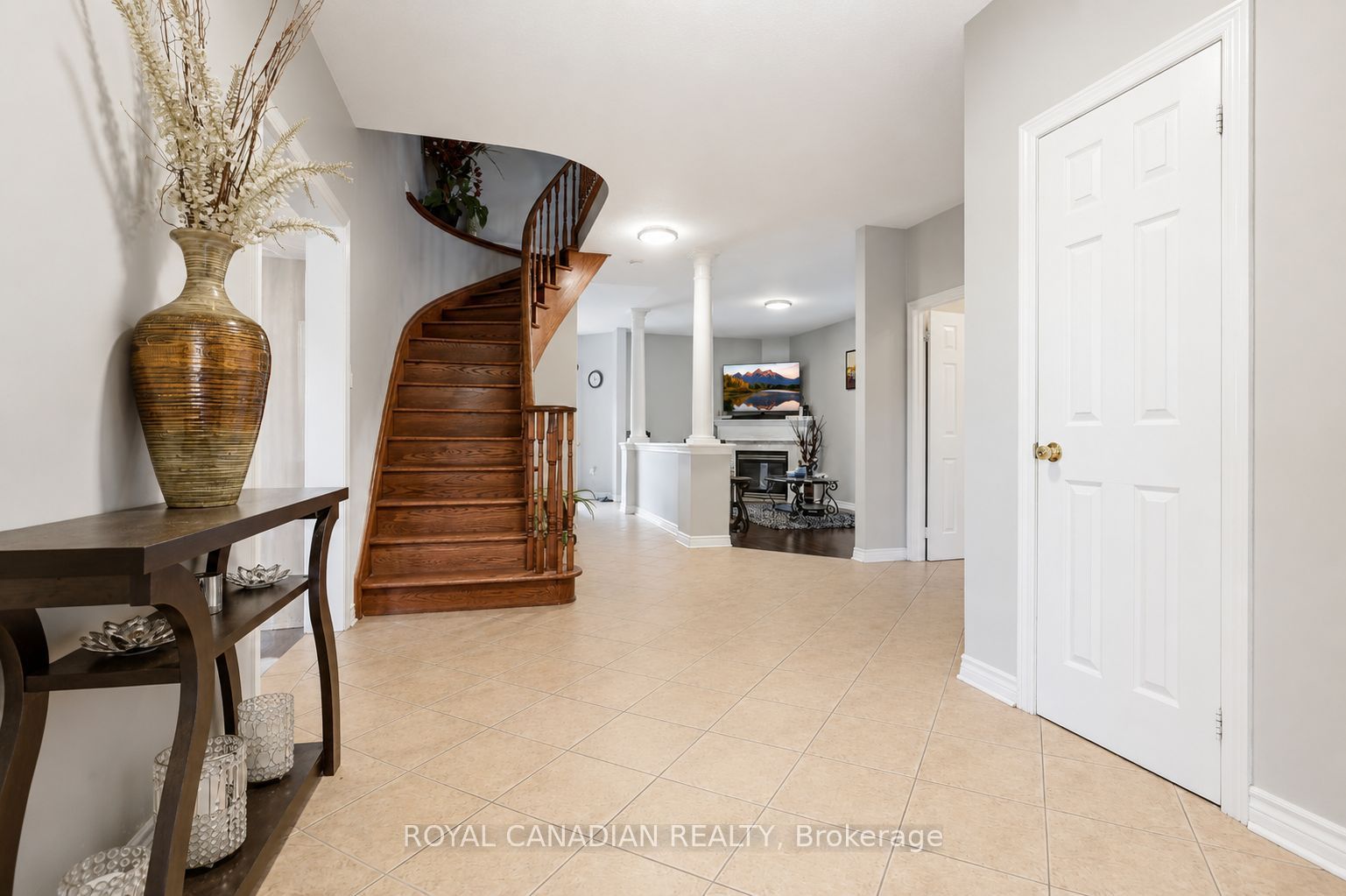 264 Country Lane Property Photo 4