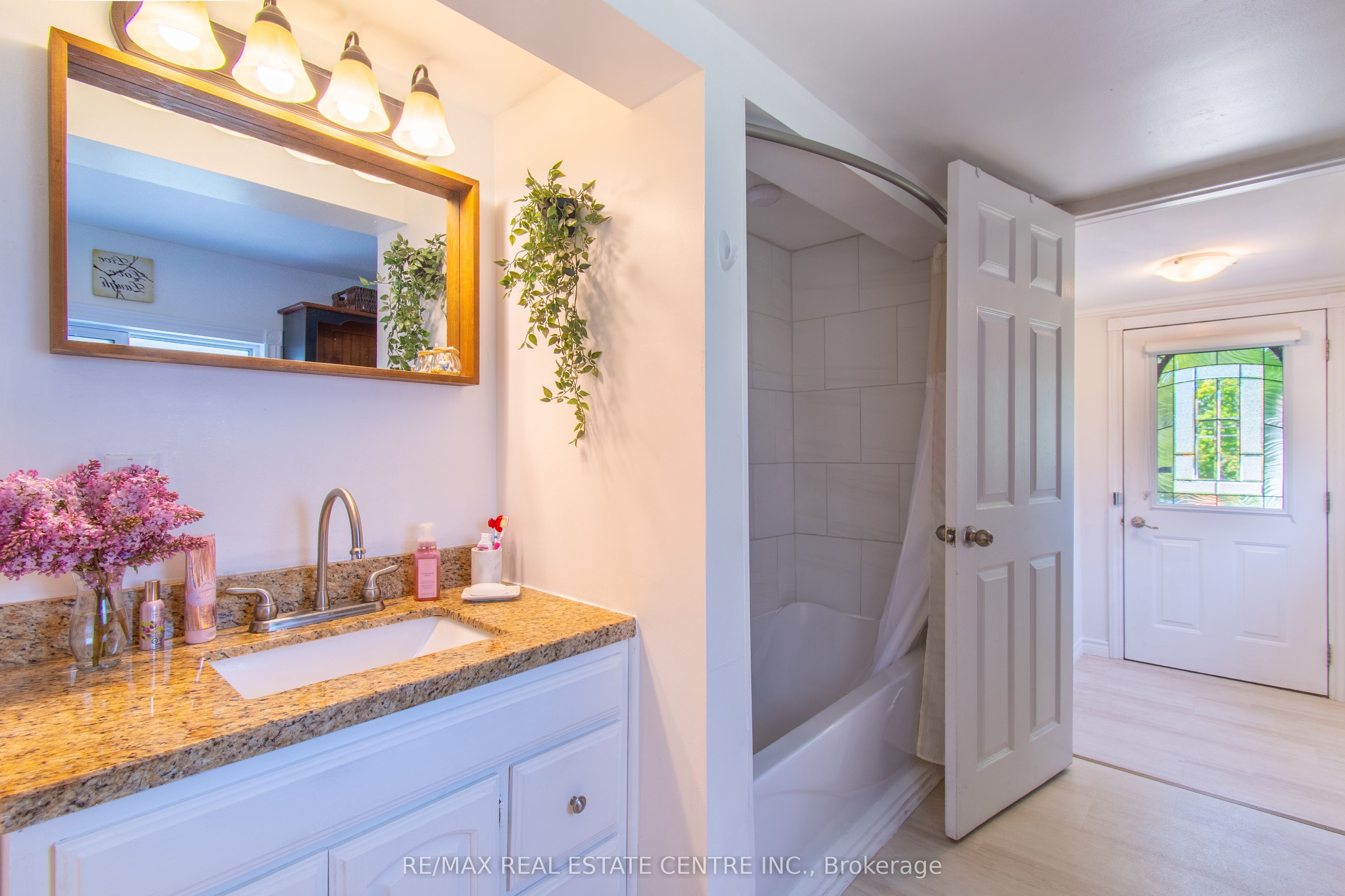 371 William Street Property Photo 6