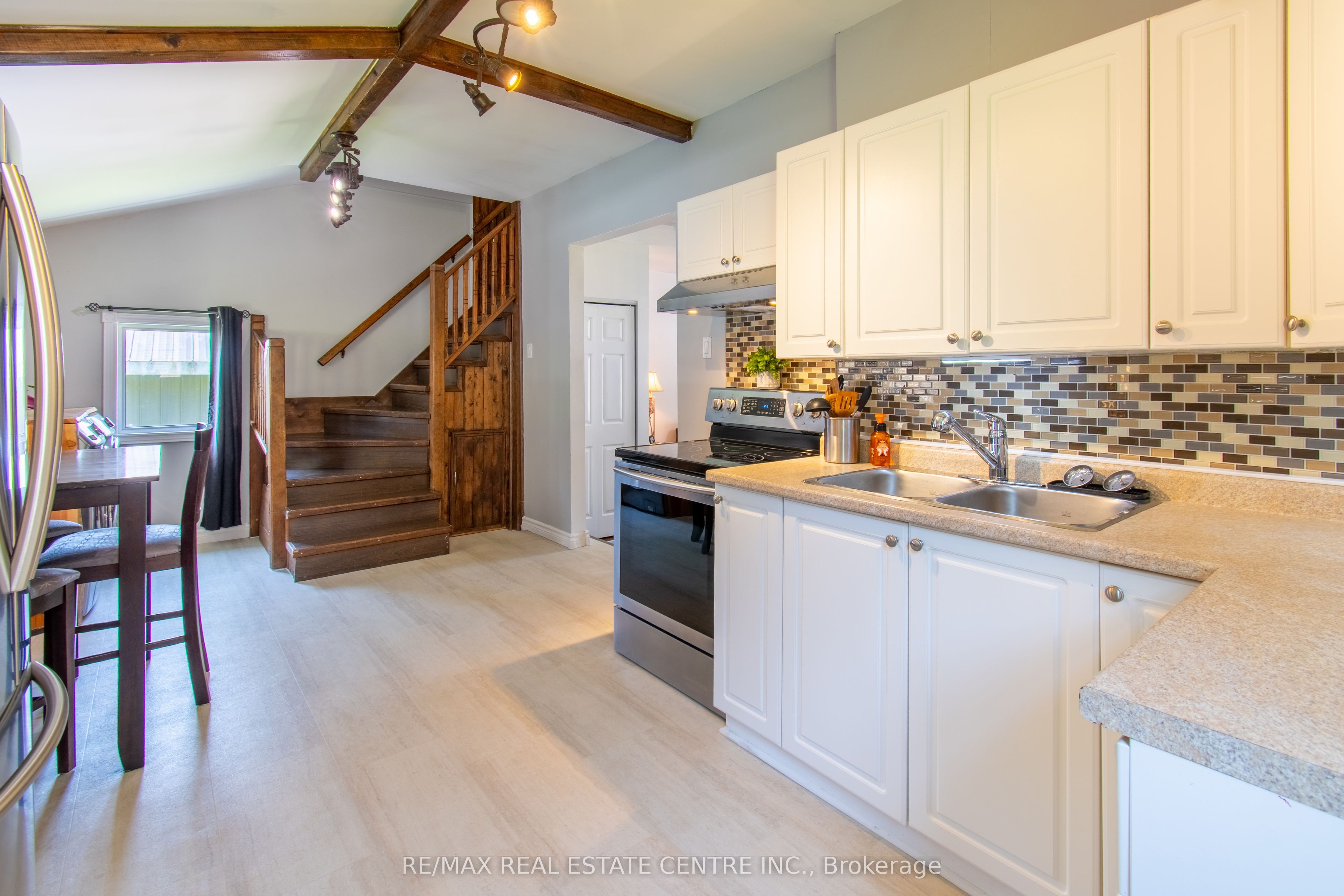 371 William Street Property Photo 11