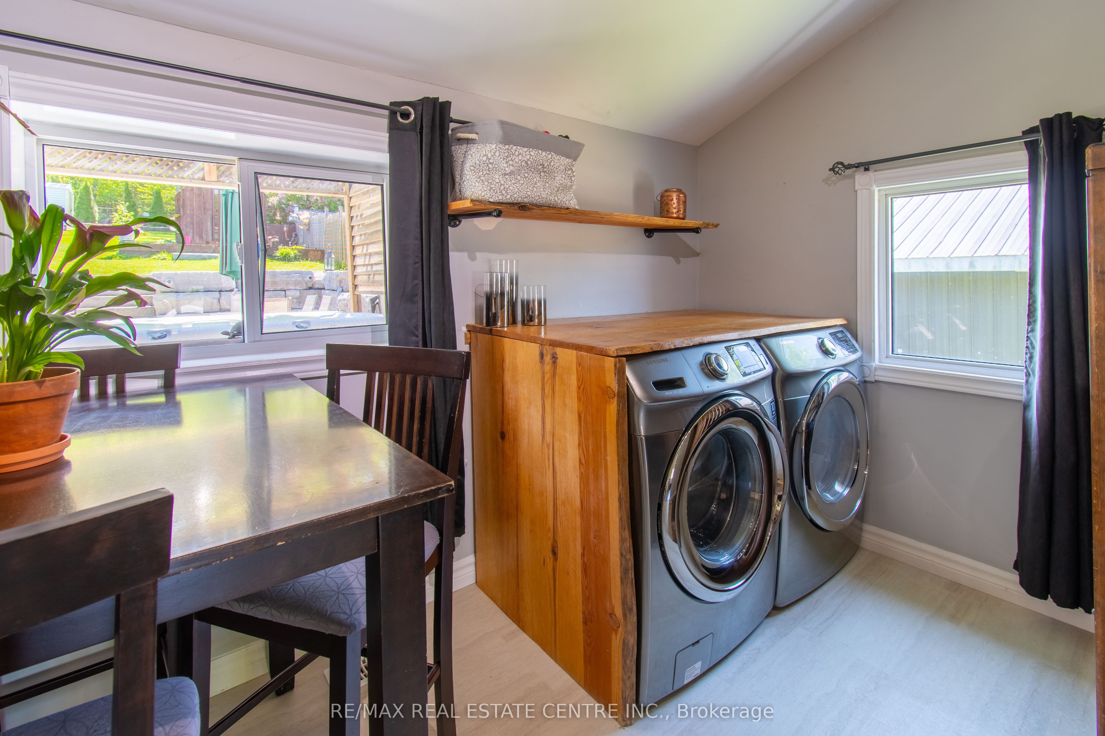 371 William Street Property Photo 14