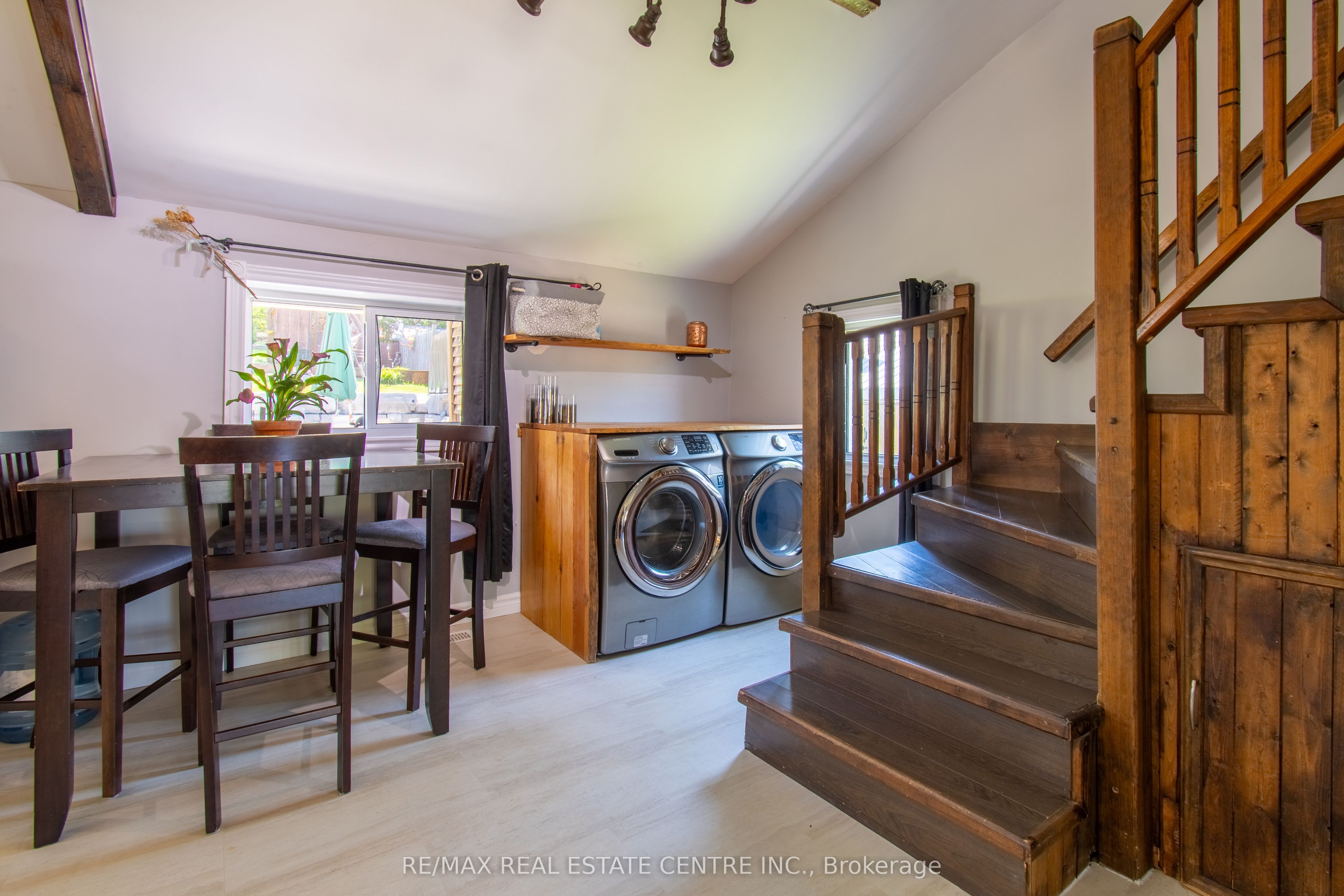 371 William Street Property Photo 15