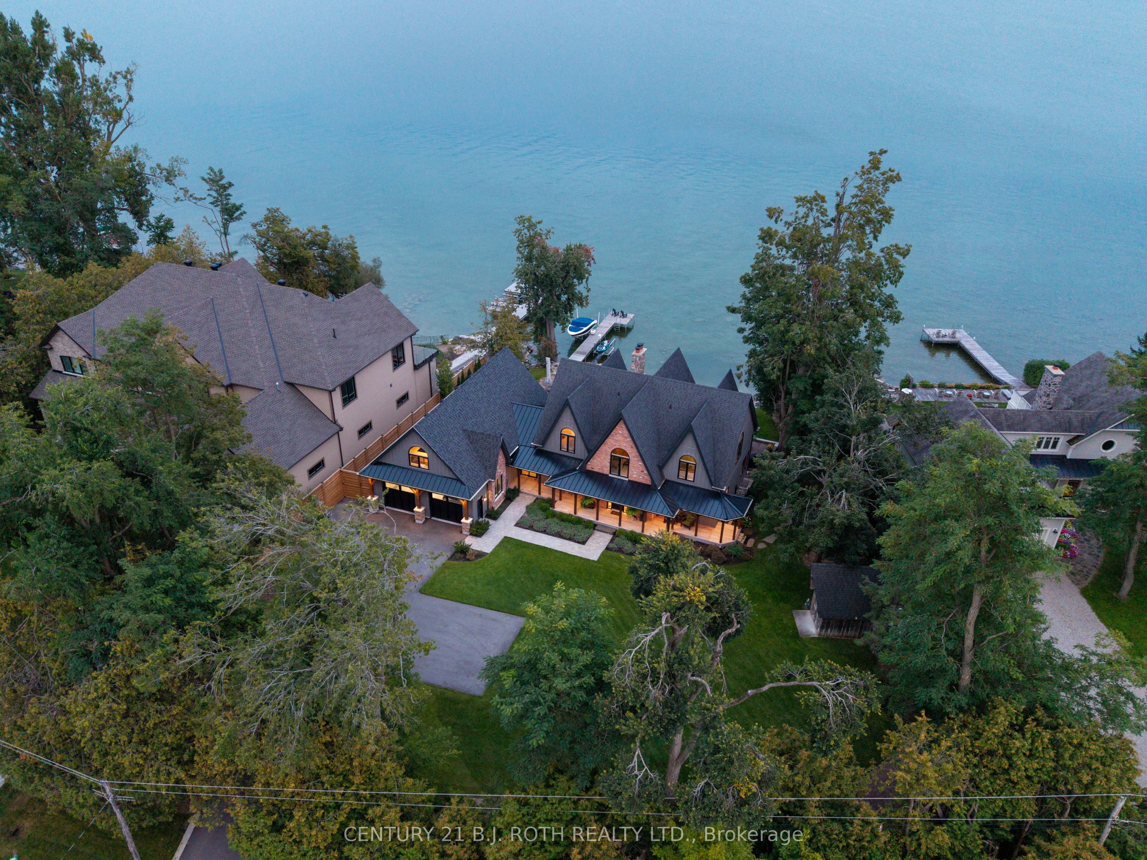 247 Lakeshore Road W Property Photo 4
