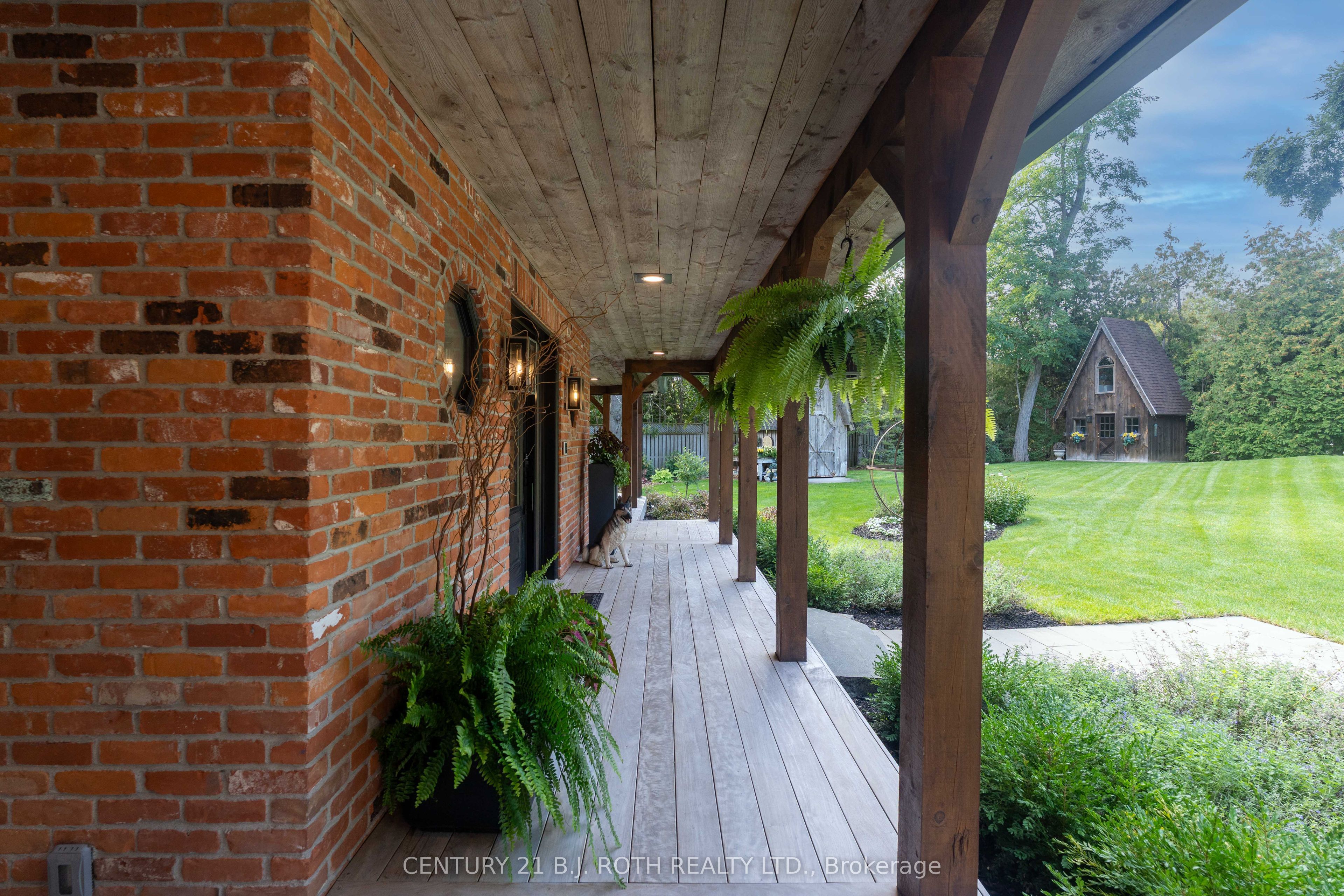 247 Lakeshore Road W Property Photo 7