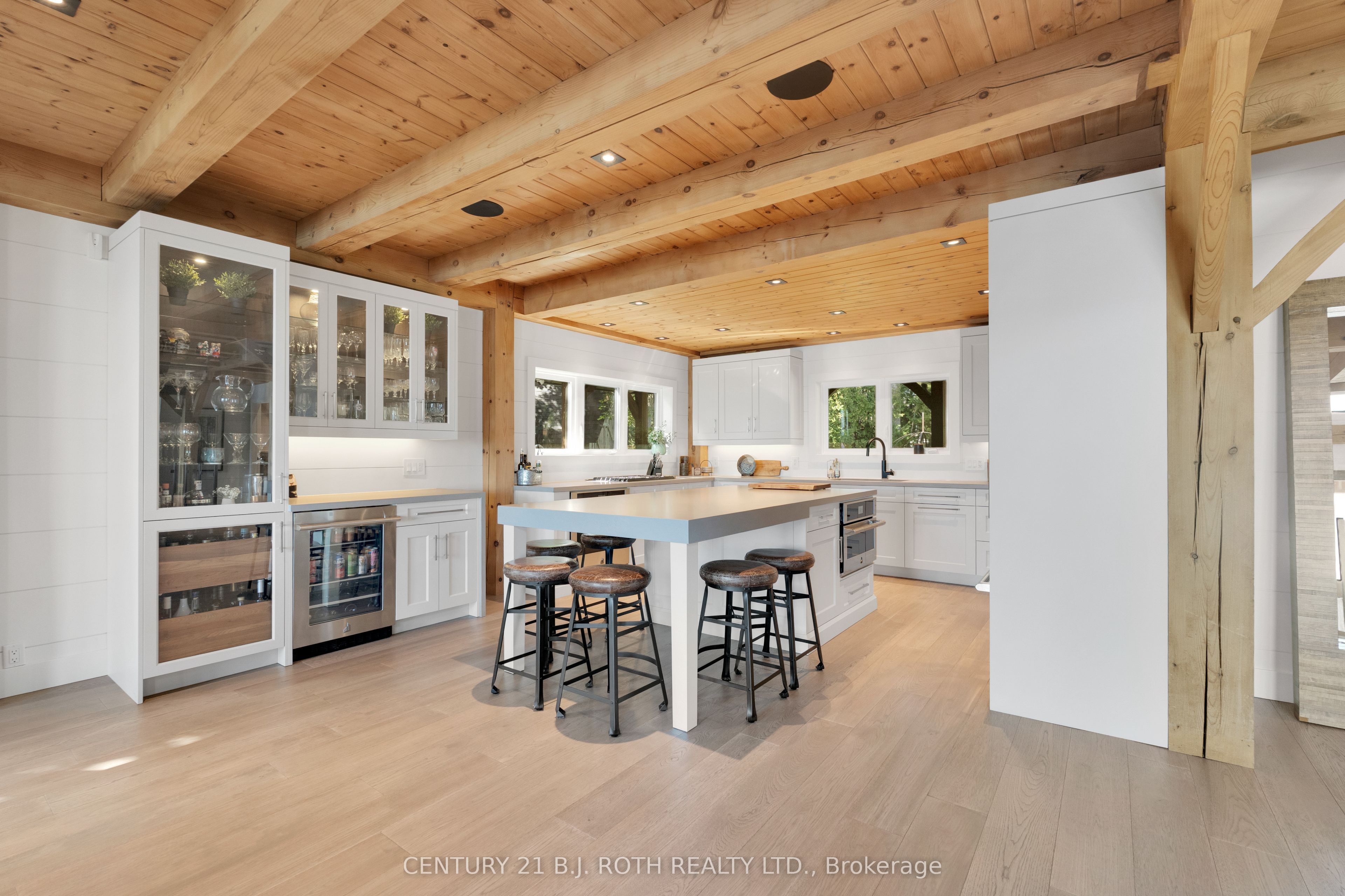 247 Lakeshore Road W Property Photo 12