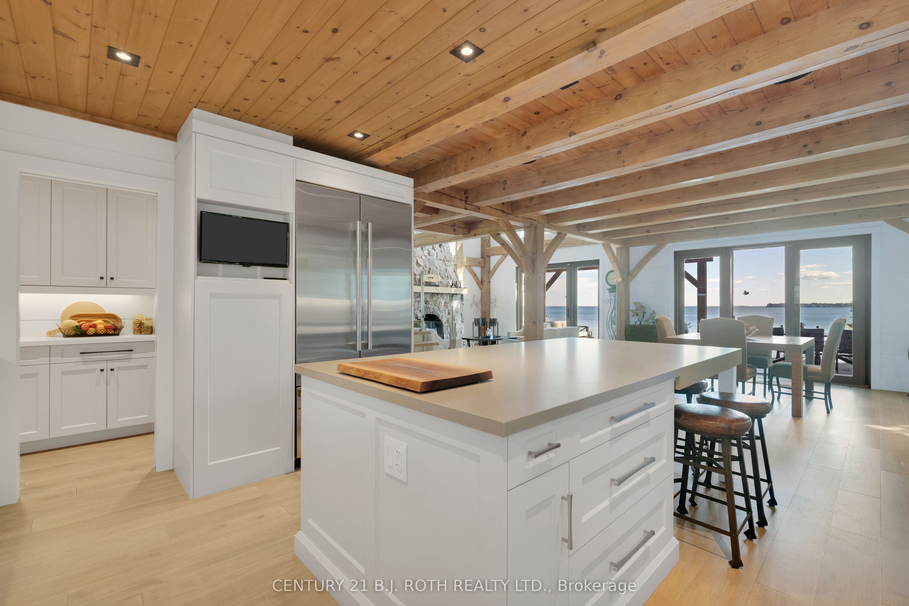 247 Lakeshore Road W Property Photo 14