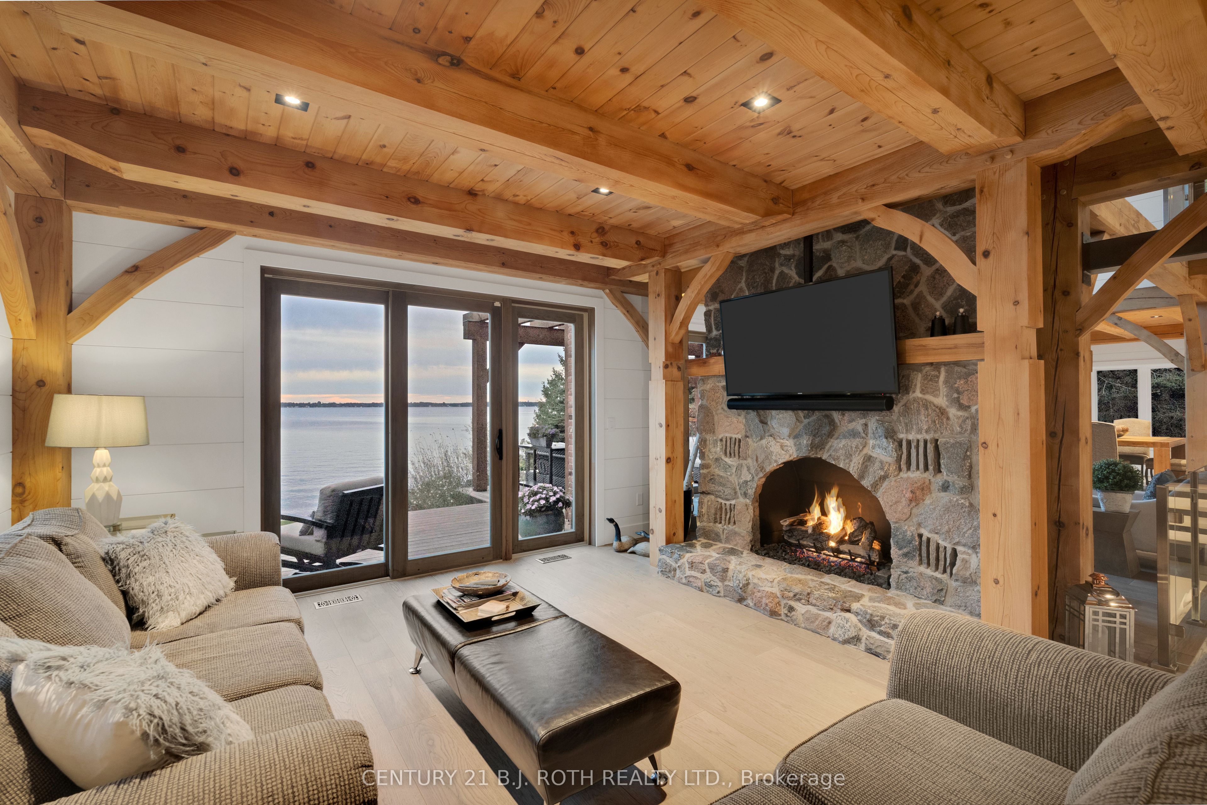 247 Lakeshore Road W Property Photo 18
