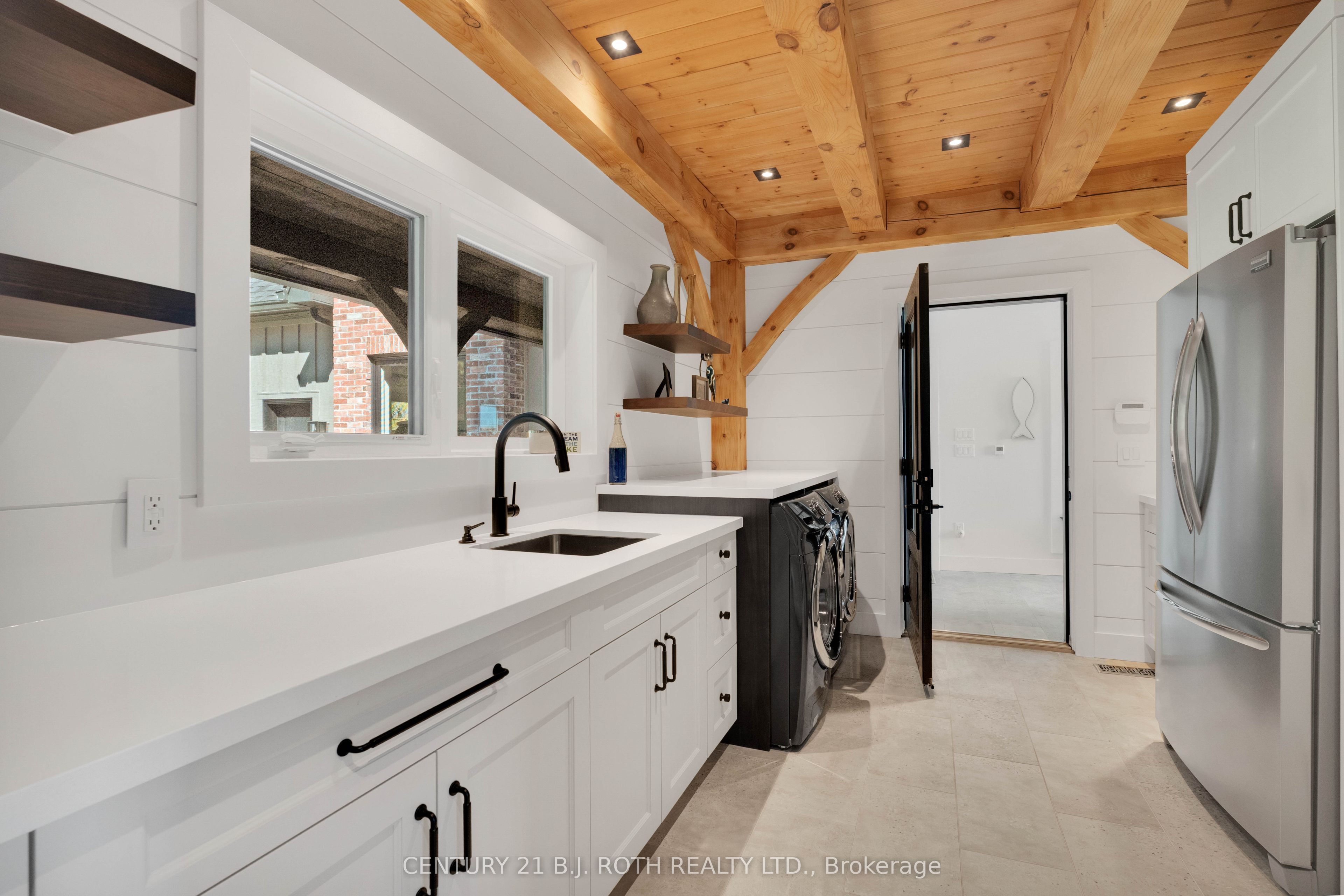 247 Lakeshore Road W Property Photo 19