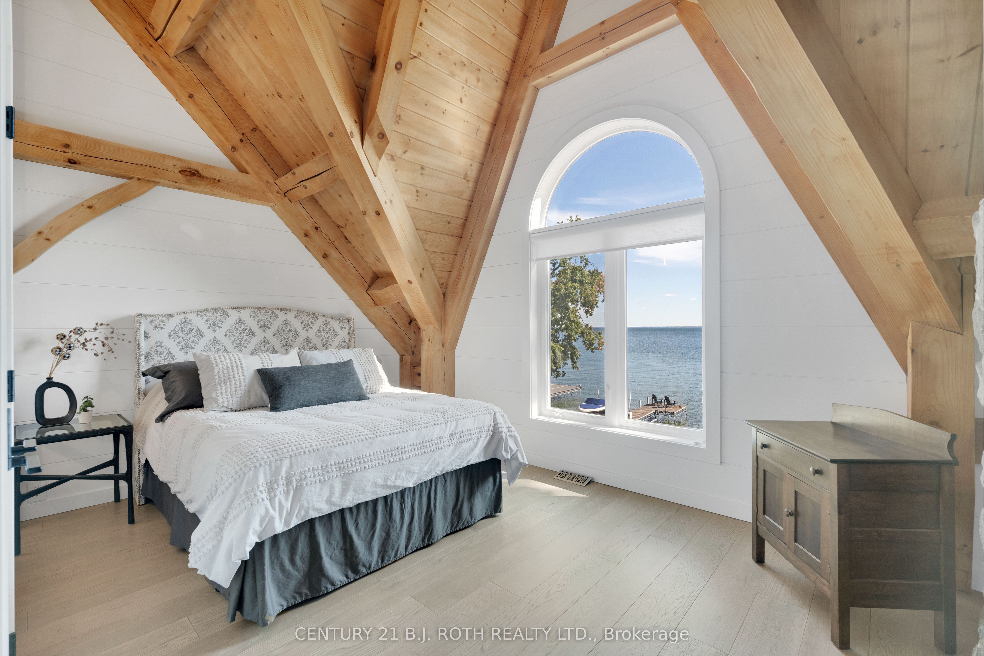 247 Lakeshore Road W Property Photo 26
