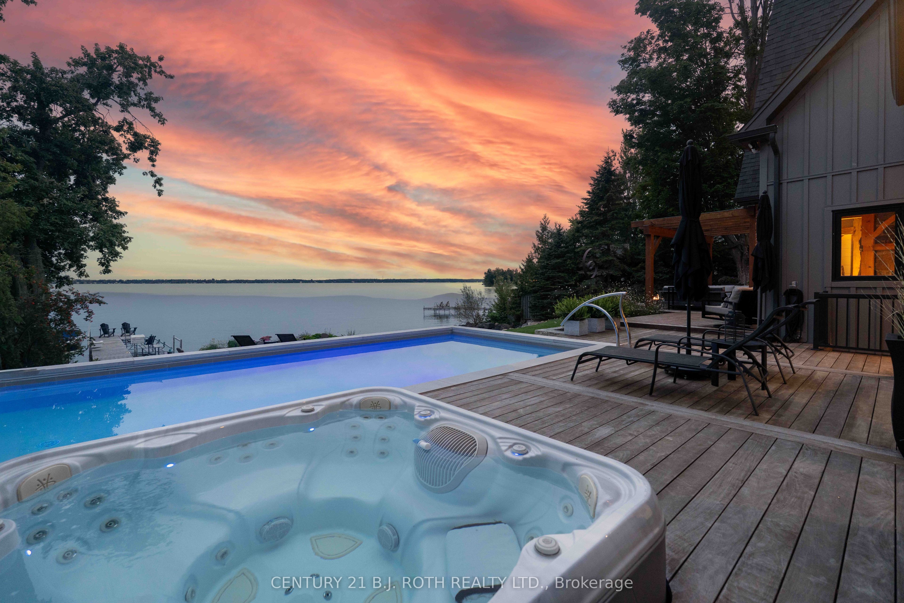 247 Lakeshore Road W Property Photo 36