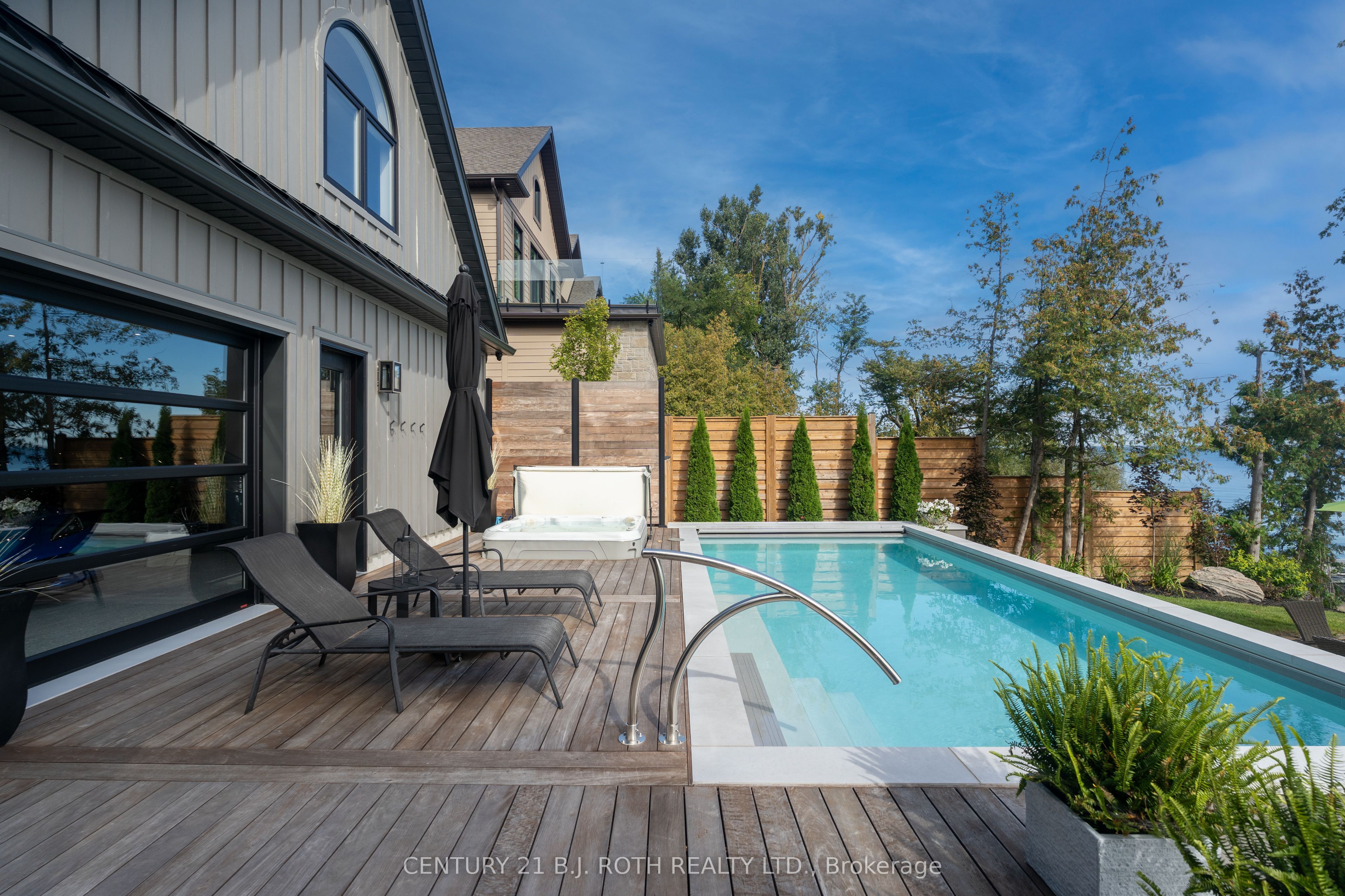 247 Lakeshore Road W Property Photo 41